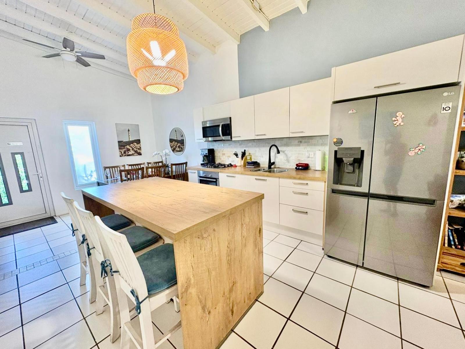 Fantastic Private Tropical Villa in Palm Beach with Breakfast