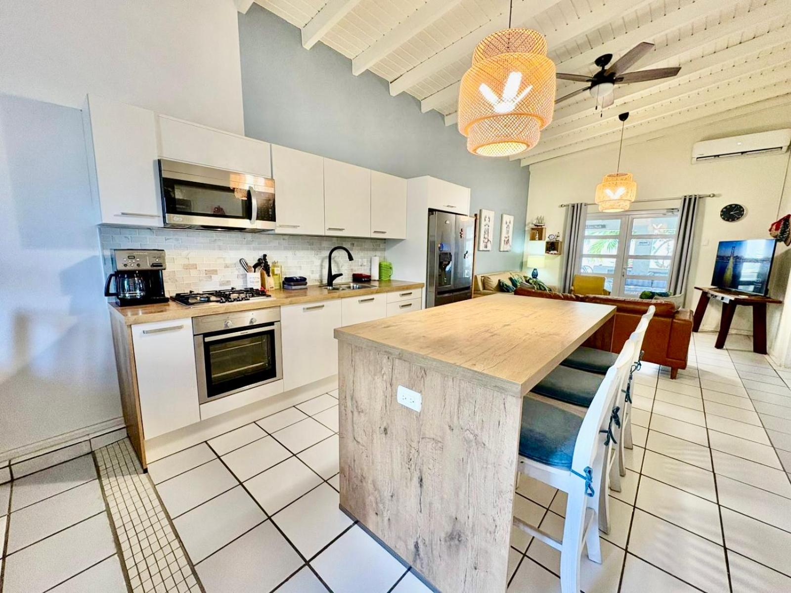 Fantastic Private Tropical Villa in Palm Beach with Breakfast