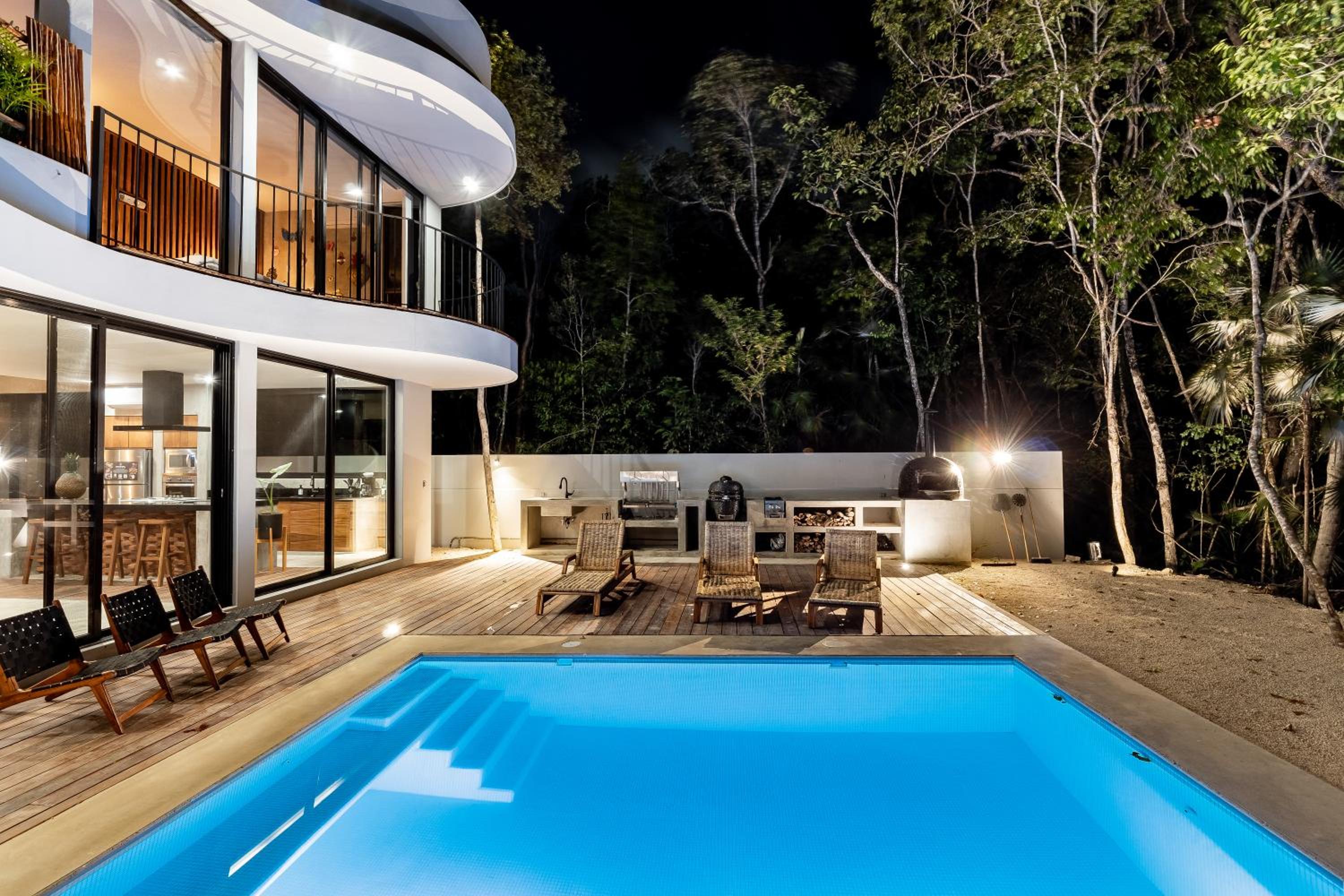 Luxury 4BR Eco Villa 10ppl Outdoor Pizza Oven - Private Pool & Jacuzzi view 3