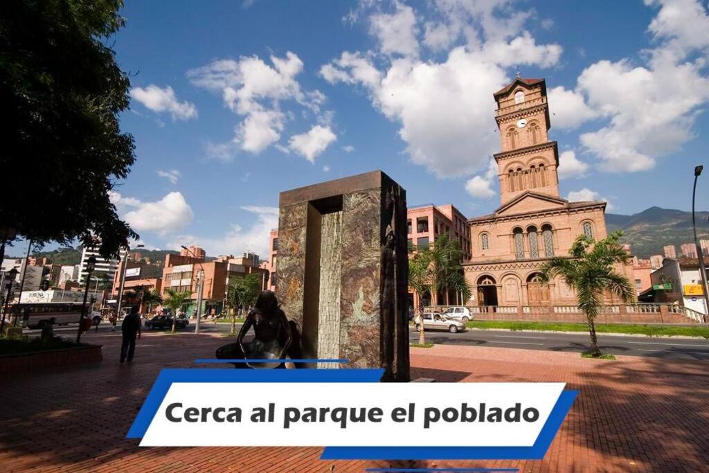 Apartamento con balcón y parqueadero 810