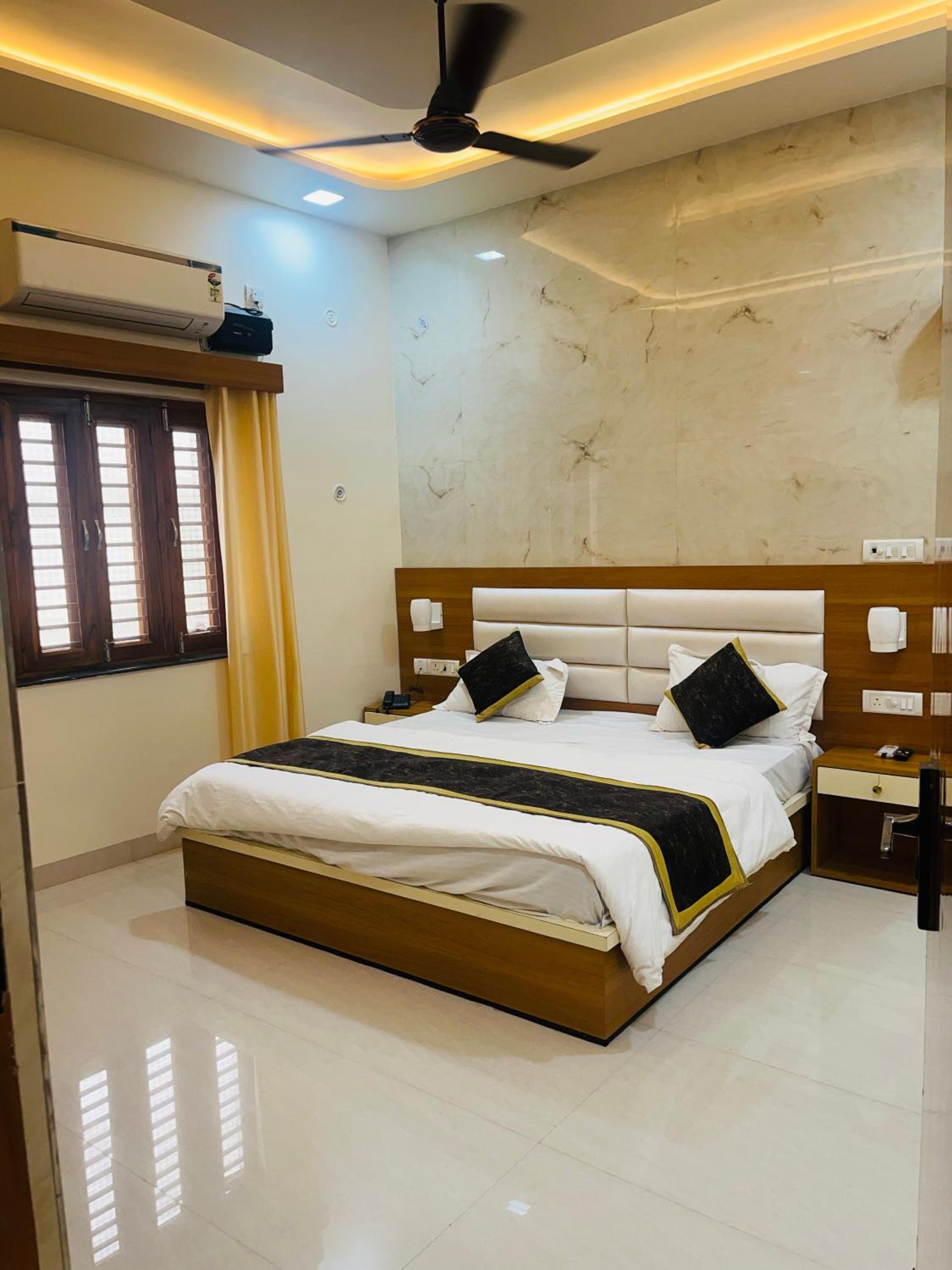 shri raman niwas near bankey bihari view 5
