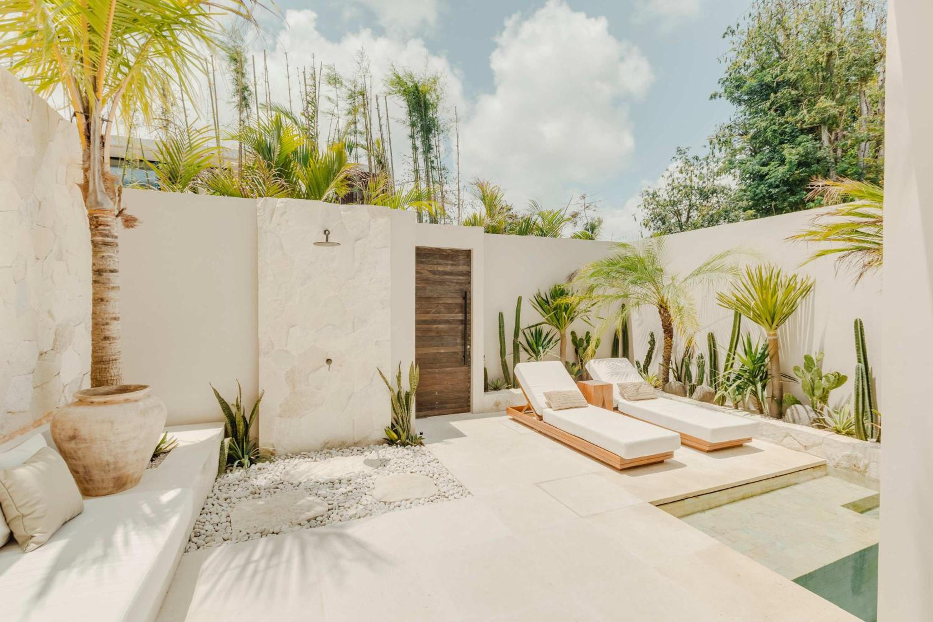 Modern Tropical Villa with Pool in Bingin