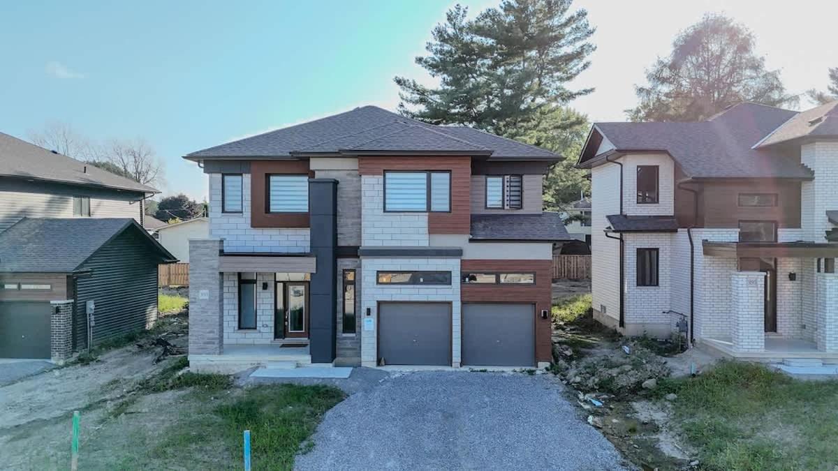 Spacious Modern Orillia Family Retreat