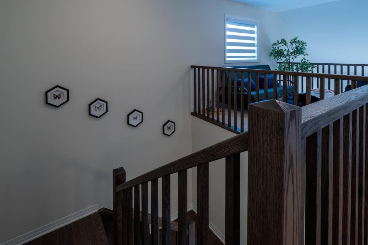 Spacious Modern Orillia Family Retreat