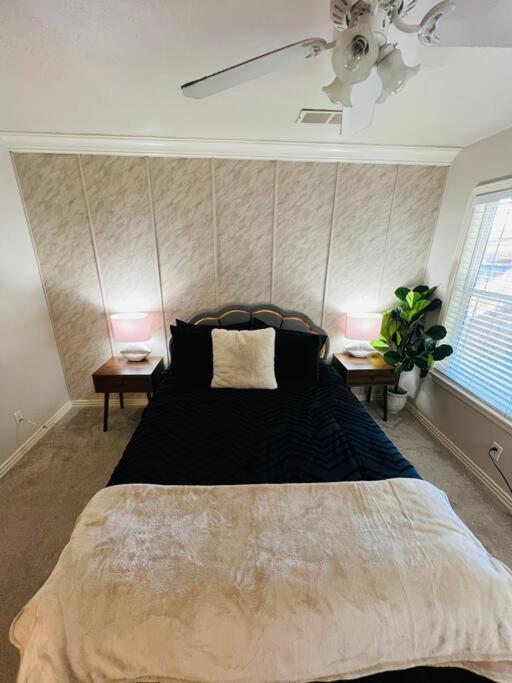 Minutes from Downtown, Green belt and Tablerock! view 3