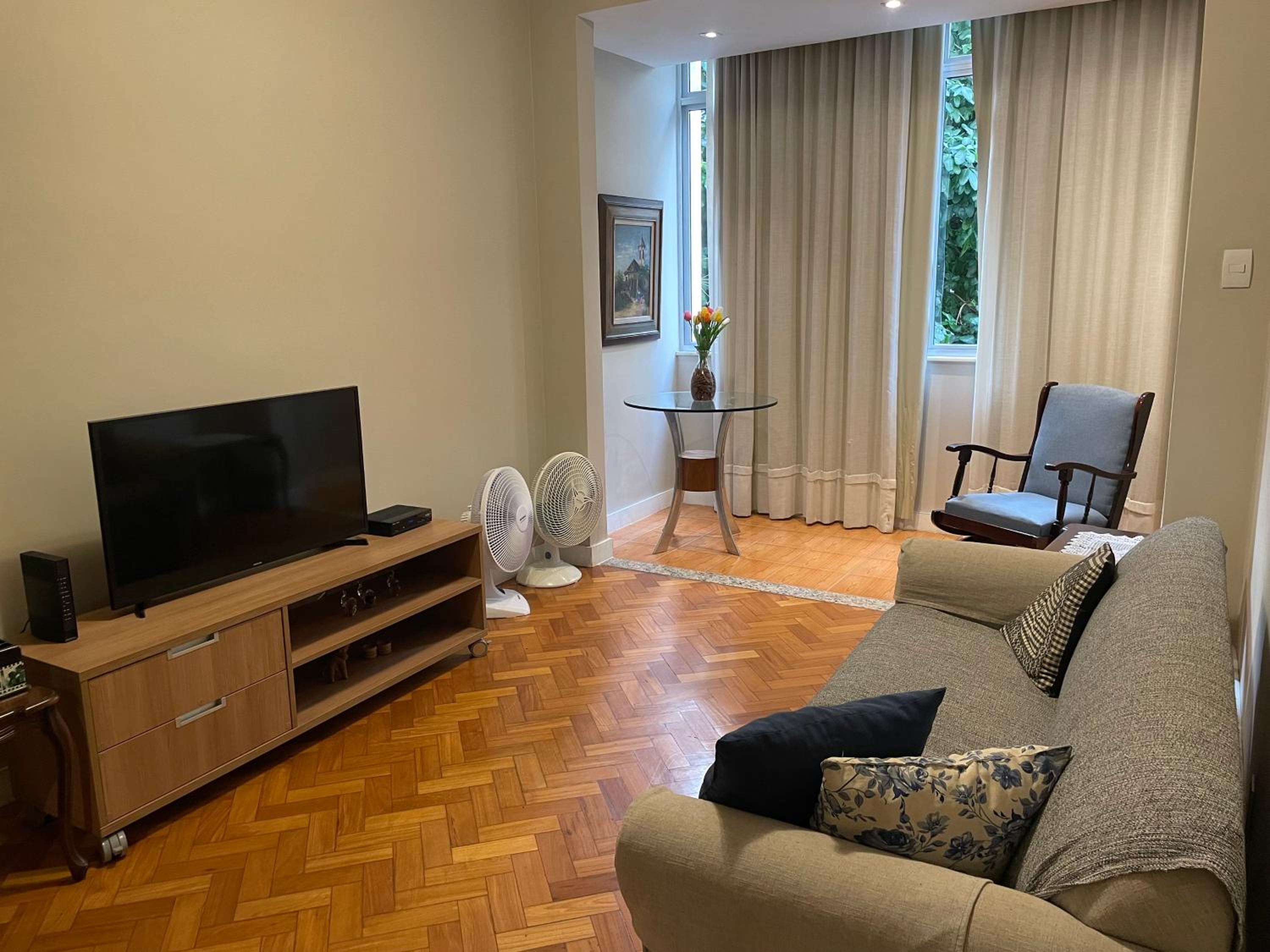 Apartamento grande, confortável, metrô, praias