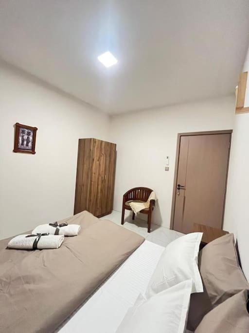 Nayuha Buildings Apt B2 view 3