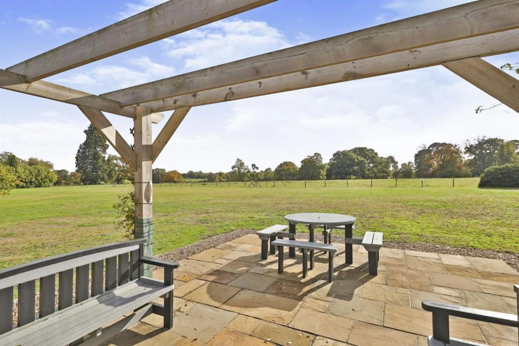 Luxury Norwich flat in beautiful grounds view 4