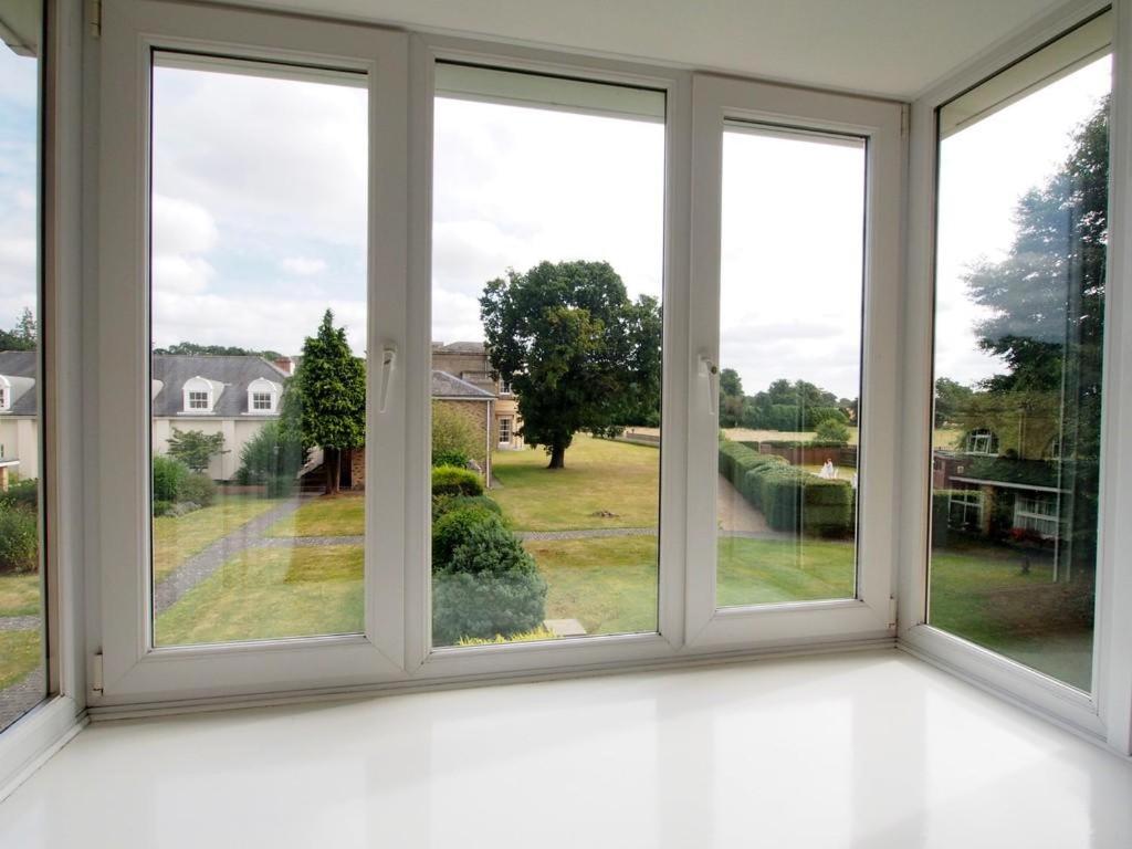 Luxury Norwich flat in beautiful grounds view 5