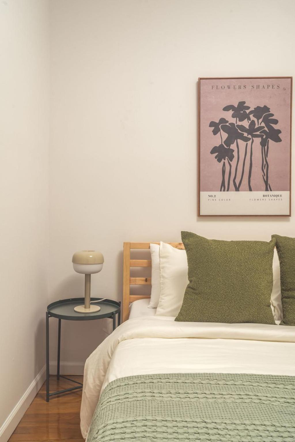 Chic 3BR with 3 Beds and 1 Bath Steps from the Vibrant Stone Street District