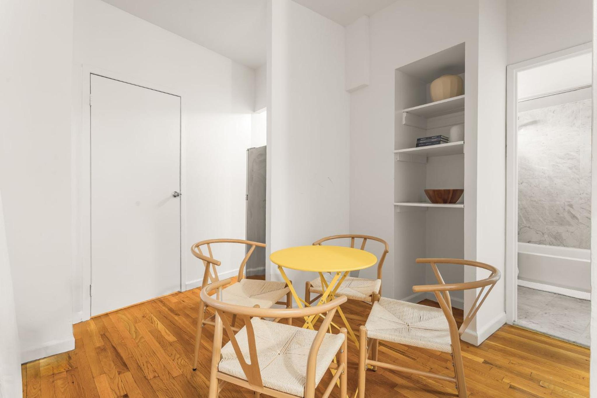 Chic 3BR with 3 Beds and 1 Bath Steps from the Vibrant Stone Street District