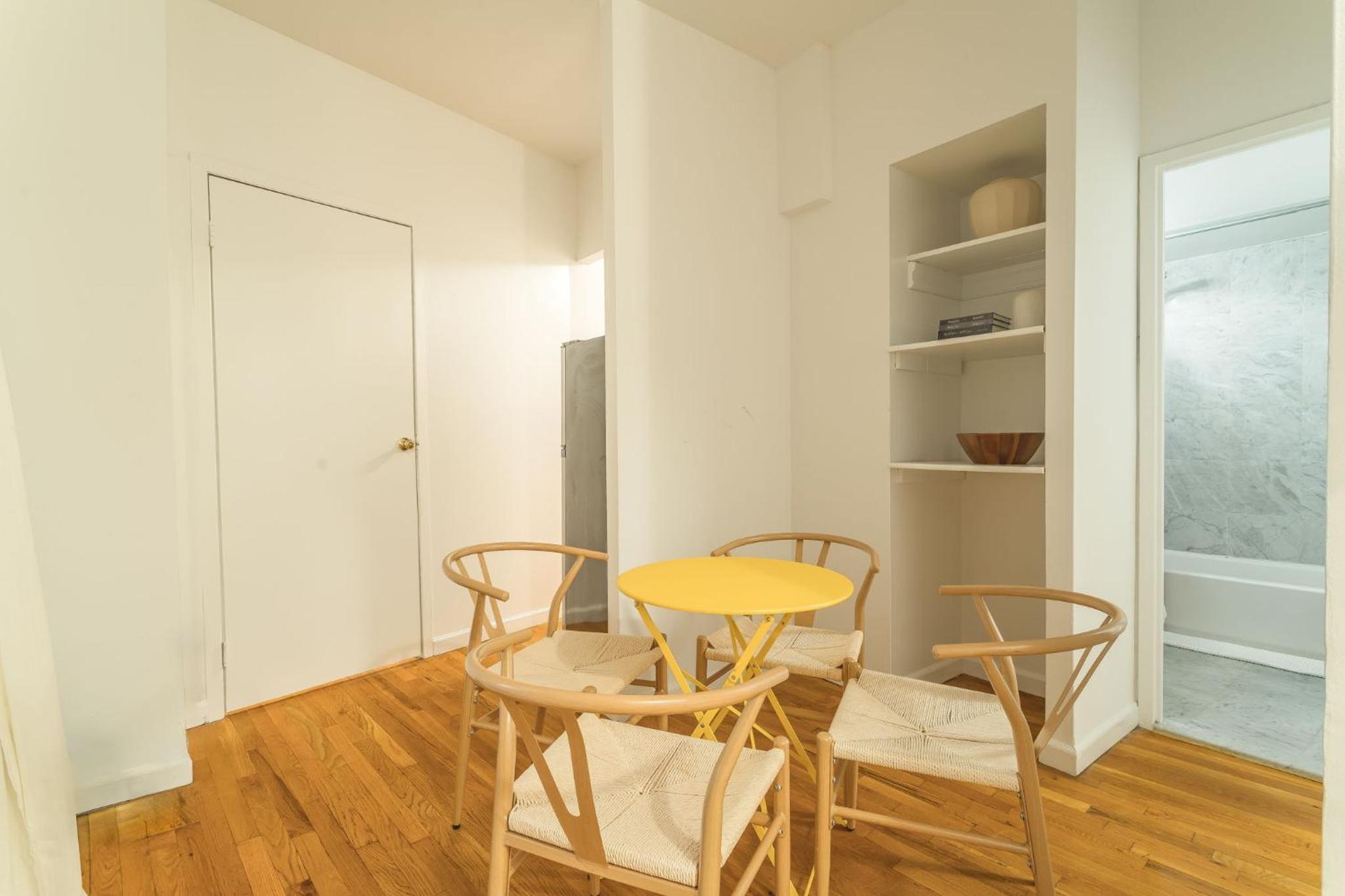 Chic 3BR with 3 Beds and 1 Bath Steps from the Vibrant Stone Street District