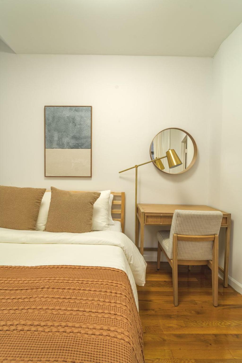 Chic 3BR with 3 Beds and 1 Bath Steps from the Vibrant Stone Street District