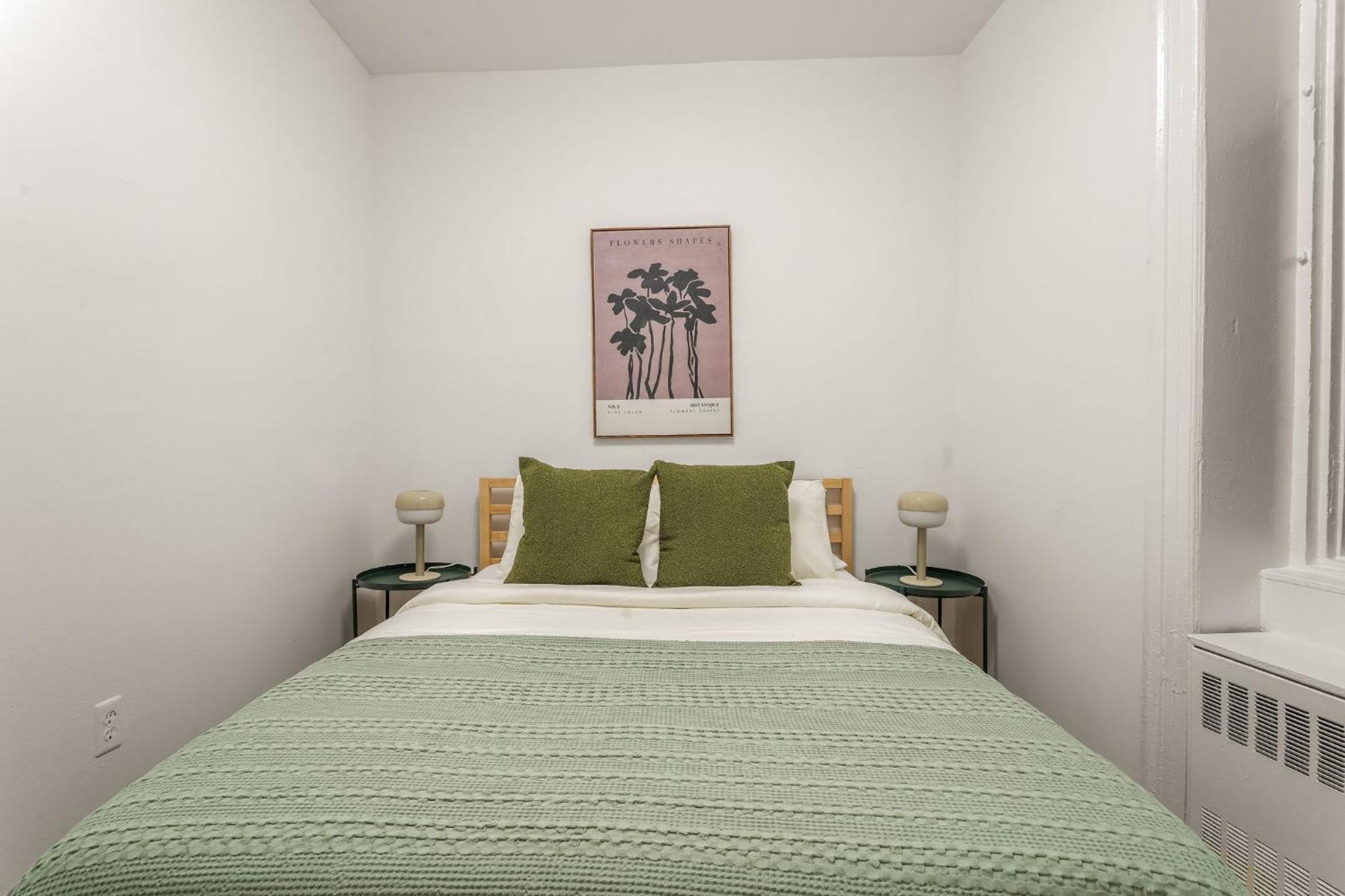 Chic 3BR with 3 Beds and 1 Bath Steps from the Vibrant Stone Street District
