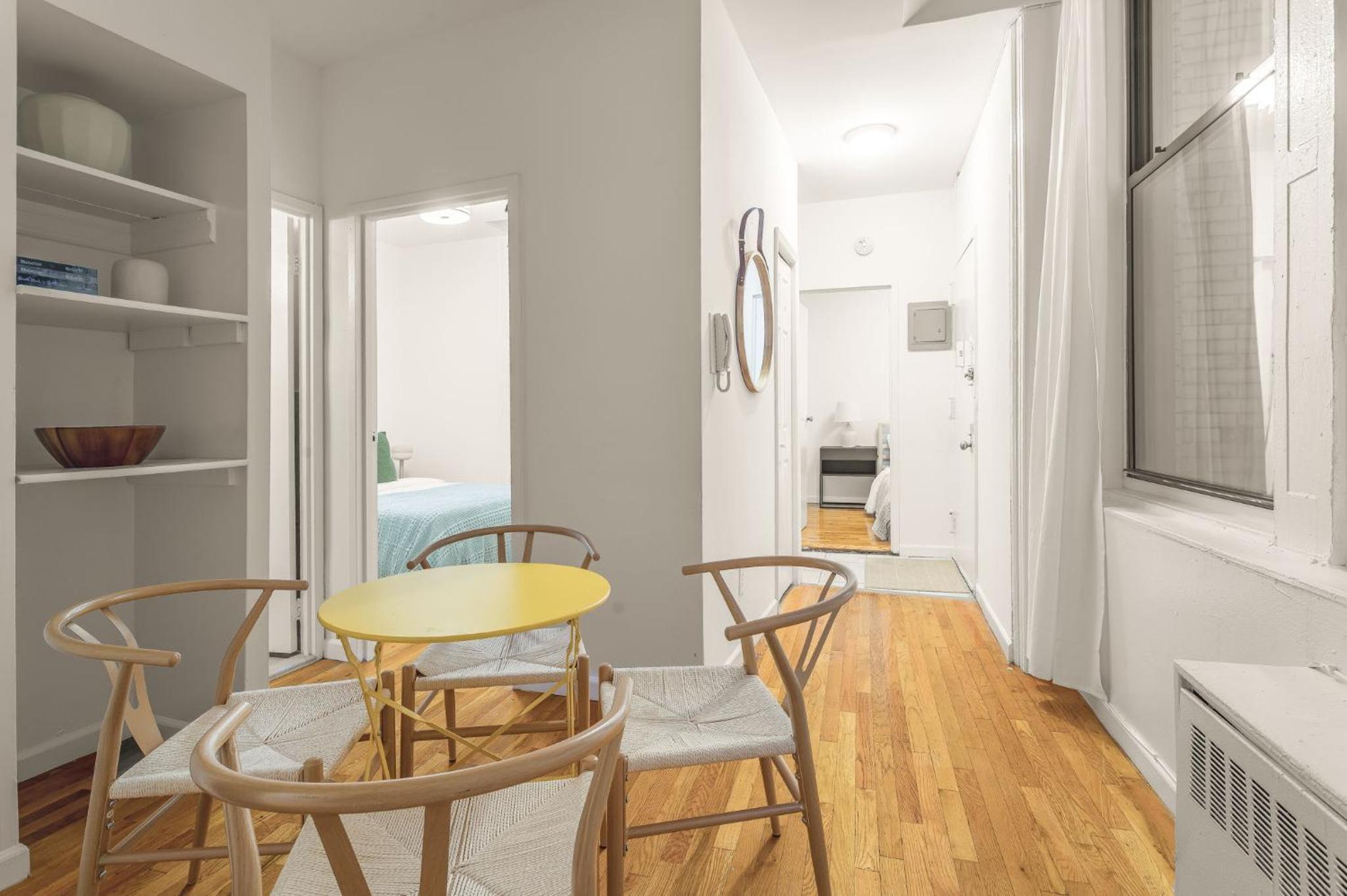 Chic 3BR with 3 Beds and 1 Bath Steps from the Vibrant Stone Street District
