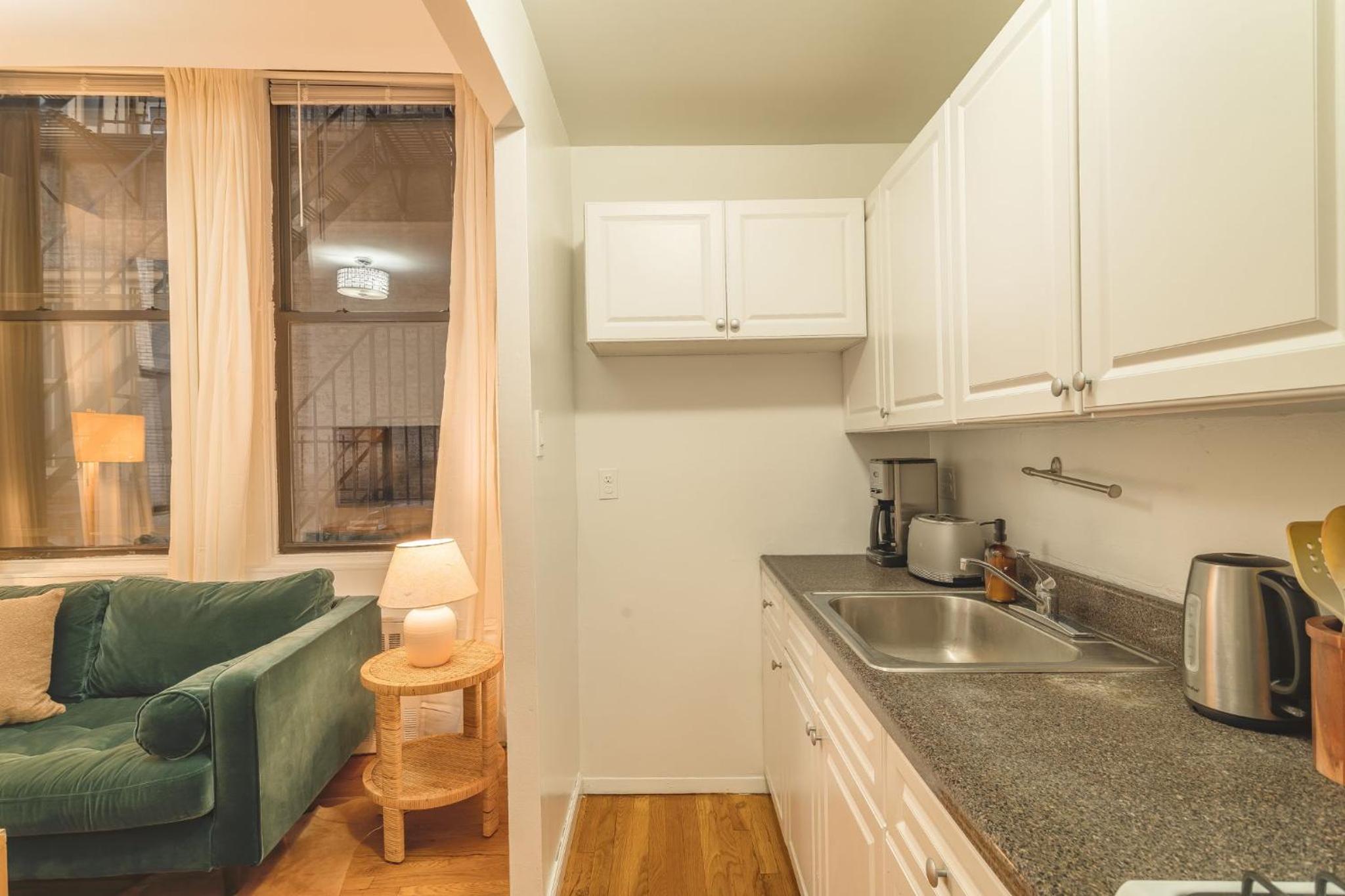 Chic 3BR with 3 Beds and 1 Bath Steps from the Vibrant Stone Street District