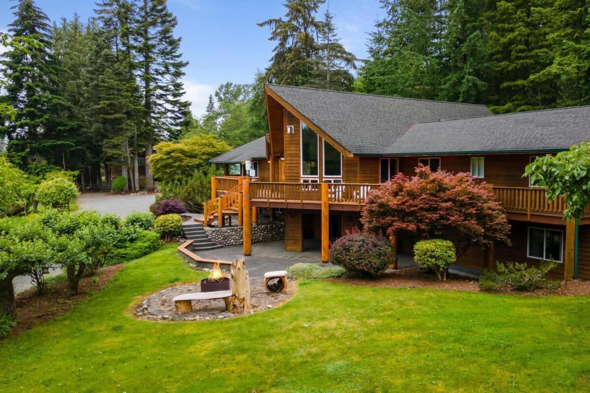 Lodge-Style Retreat 10 Acres King Beds view 2