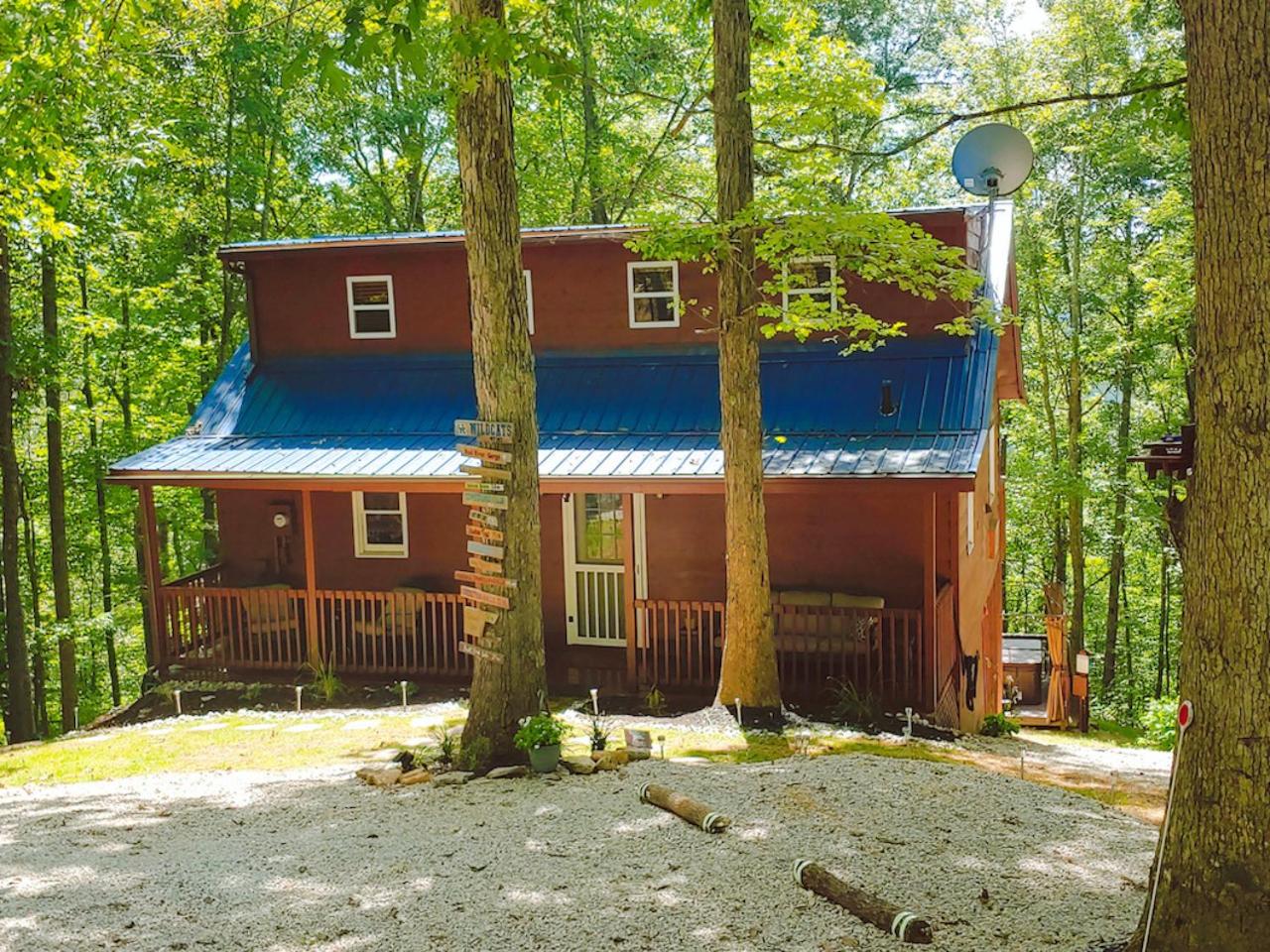 Trailseeker Cabin w King Bed Hot Tub at Red River Gorge Natural Bridge view 3
