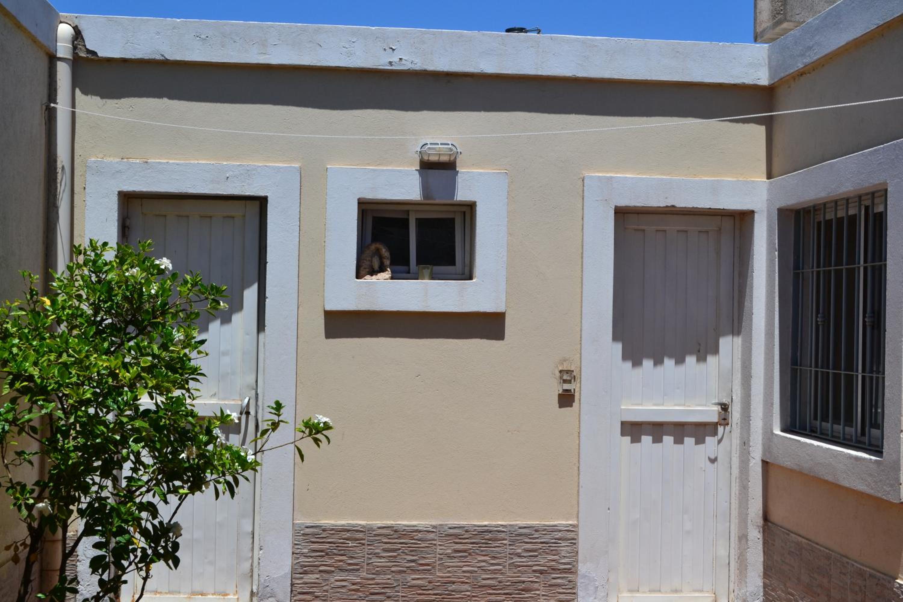 CASA AMPLIA CON COCHERA INCLUIDA CON CAPACIDAD HASTA 7 pasajeros