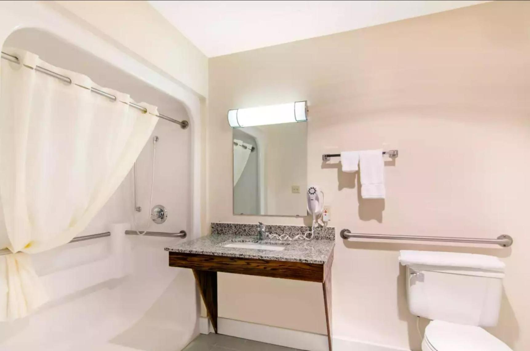 Precious Hotel