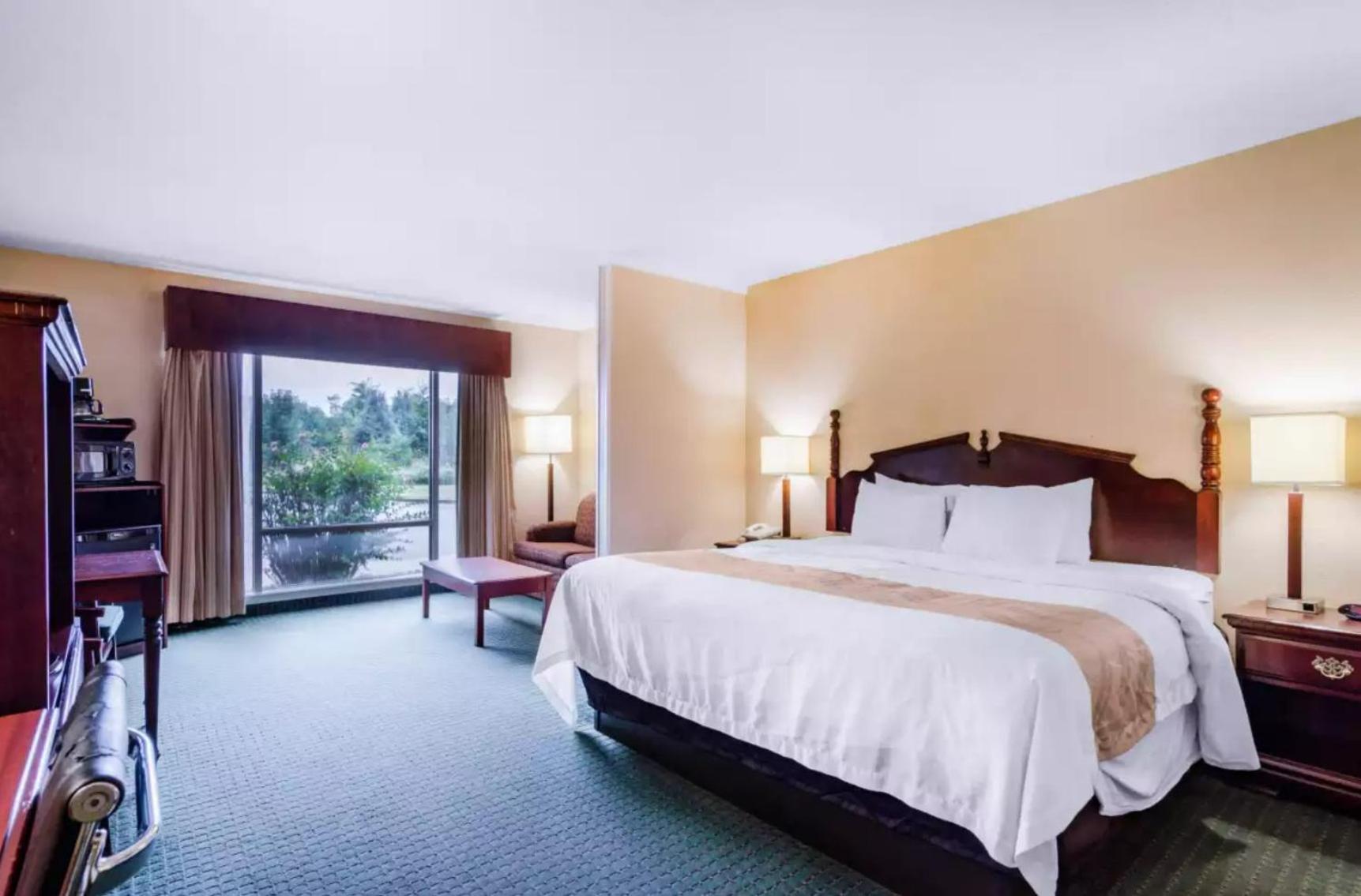 Precious Hotel