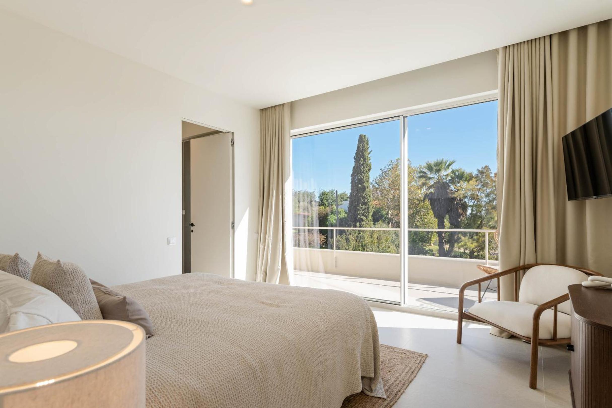 Modern Sea View Villa, Heated Pool,Rooftop Jacuzzi Outdoor Kitchen 12min faro Airport view 3