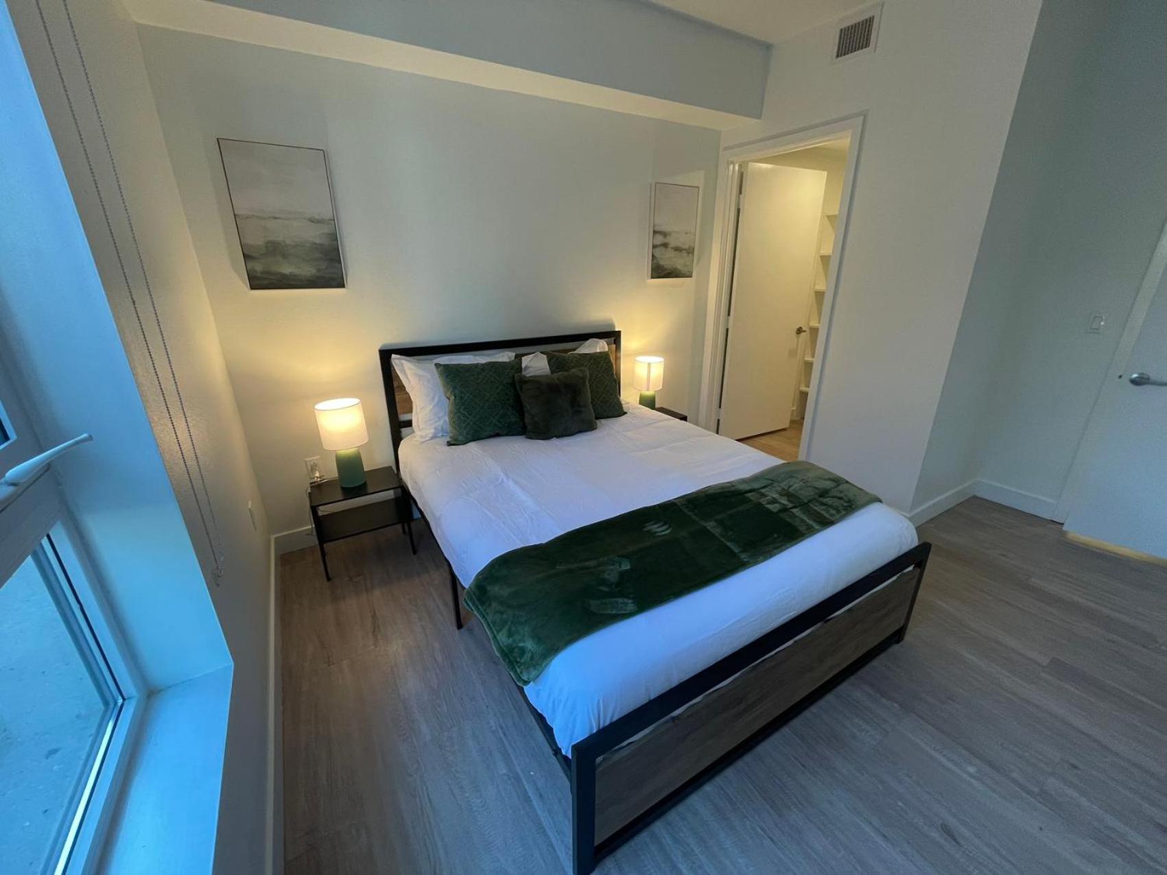 Modern Retreat in Koreatown - Perfect for Your LA Stay! - Image 3