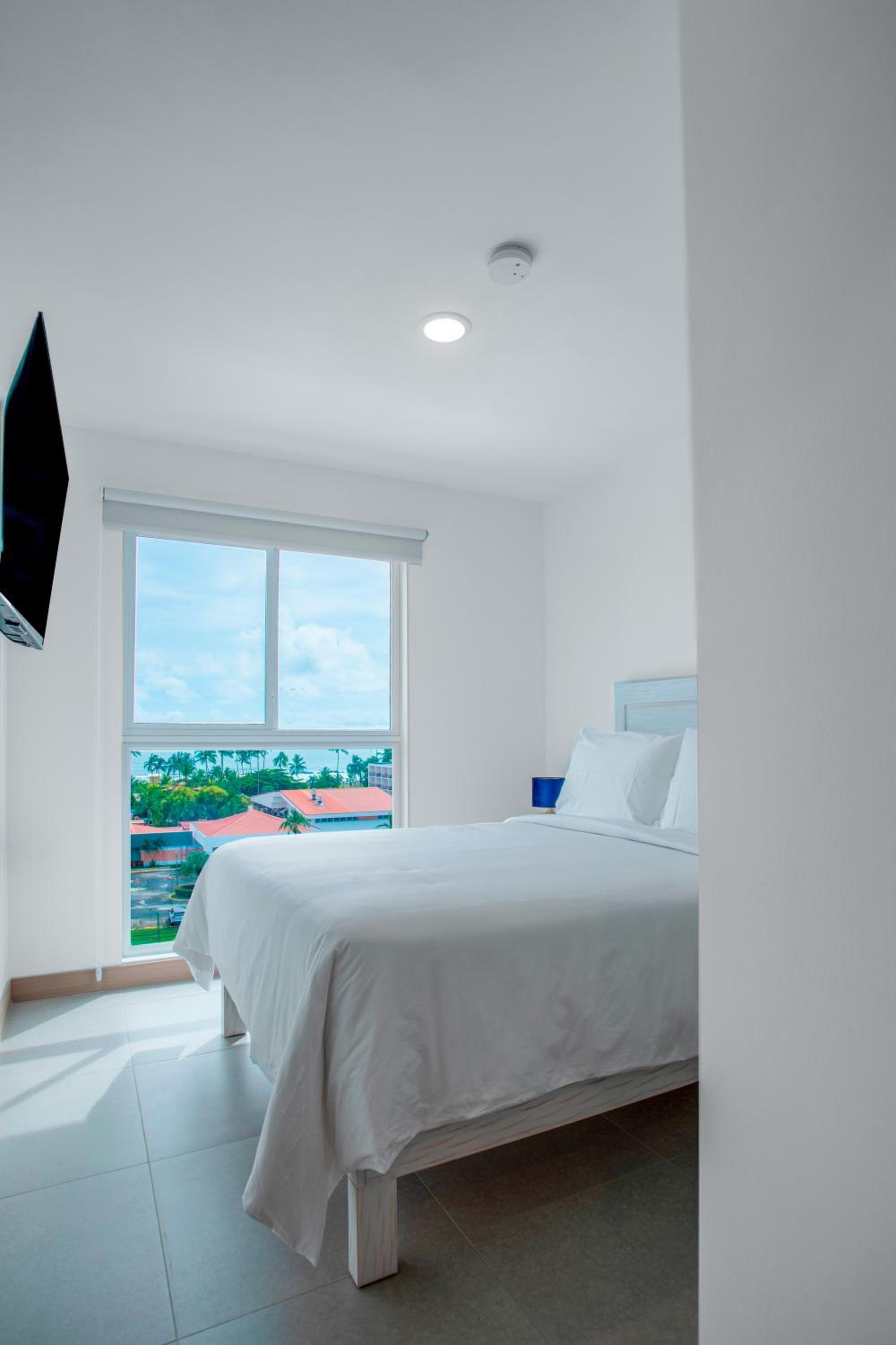 Casago 0702C BRAND NEW RENTAL Family-Friendly Retreat Steps from the Beach