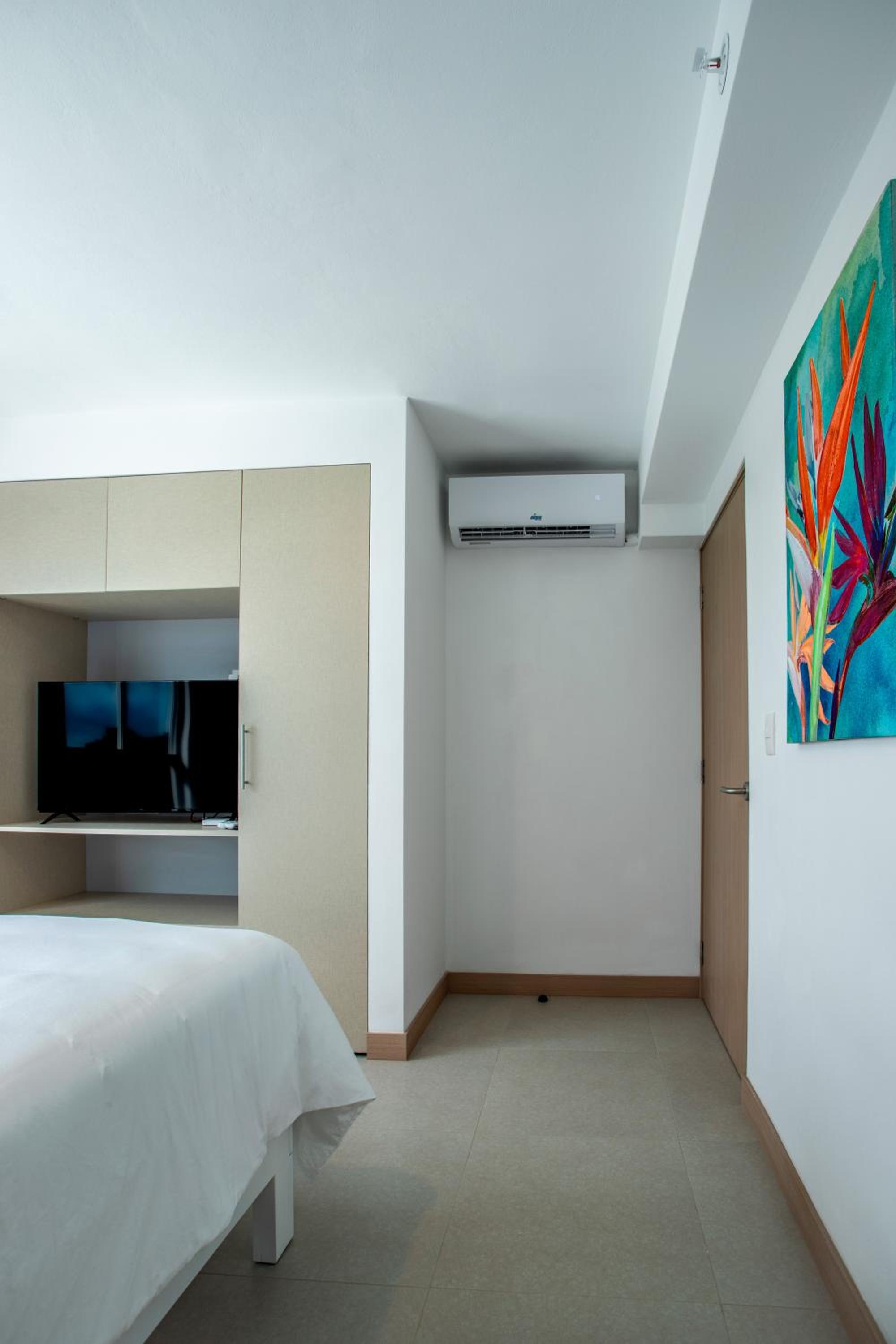 Casago 0702C BRAND NEW RENTAL Family-Friendly Retreat Steps from the Beach