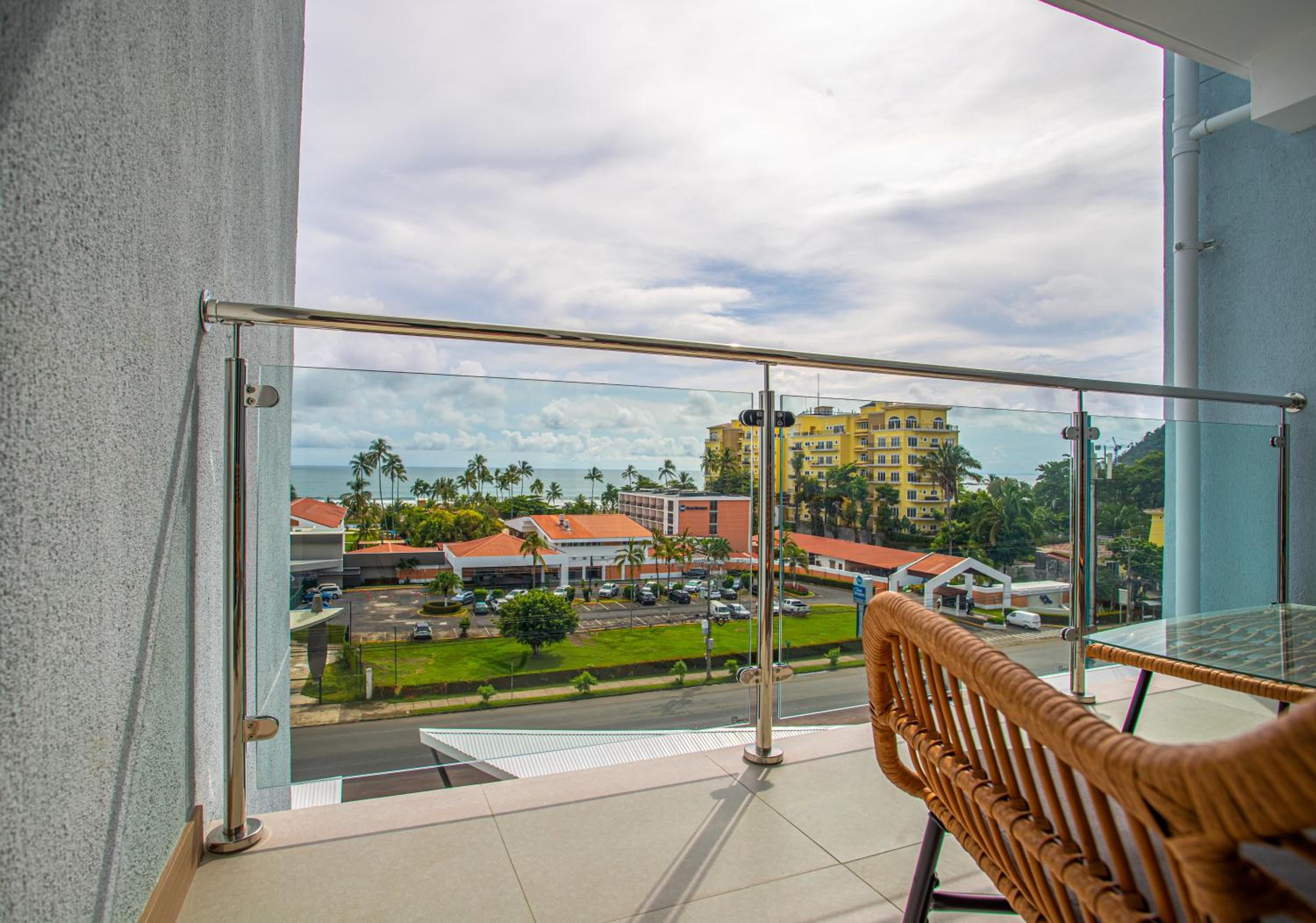 Casago 0702C BRAND NEW RENTAL Family-Friendly Retreat Steps from the Beach