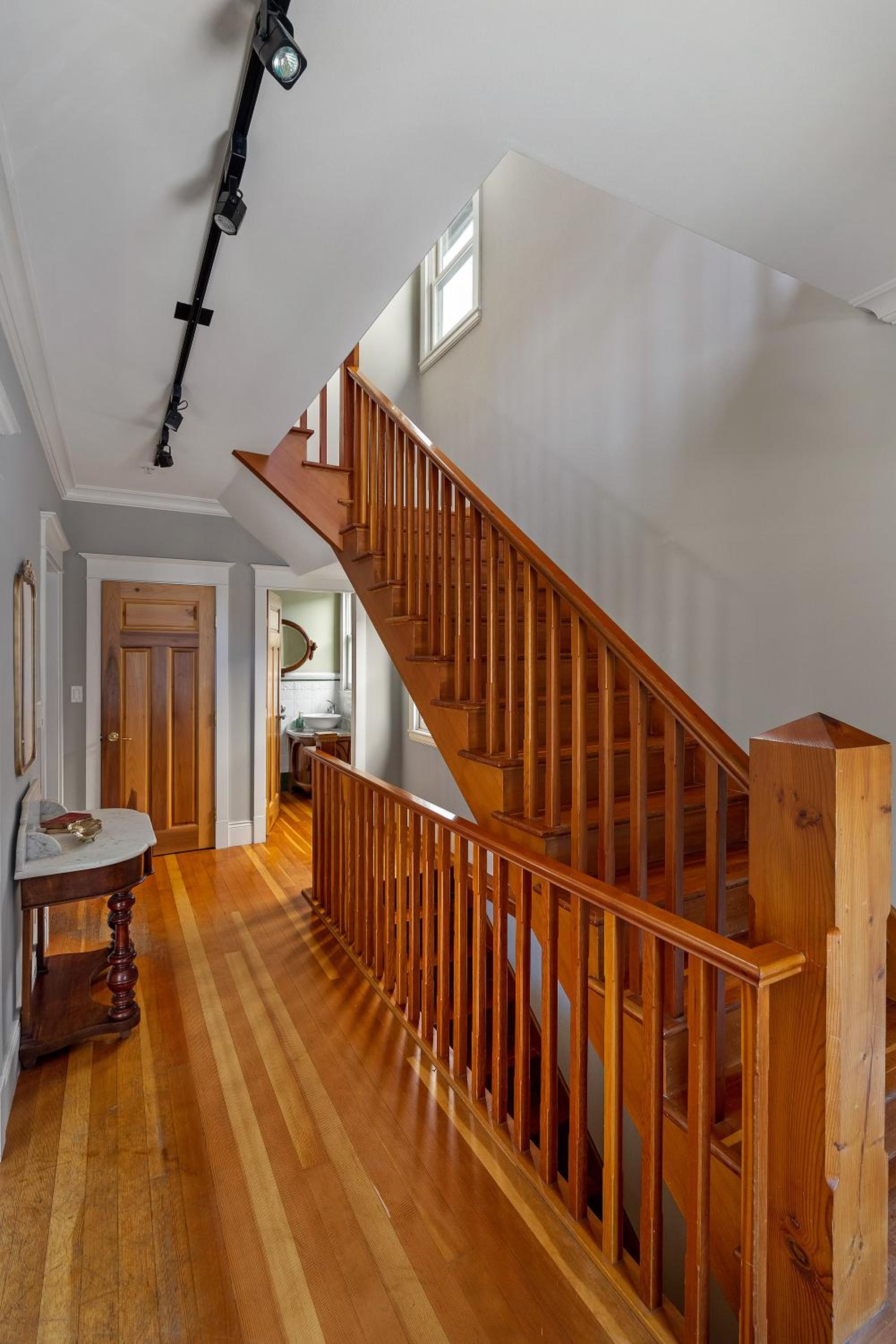 The Vancouver Heritage Home - Mount Pleasant