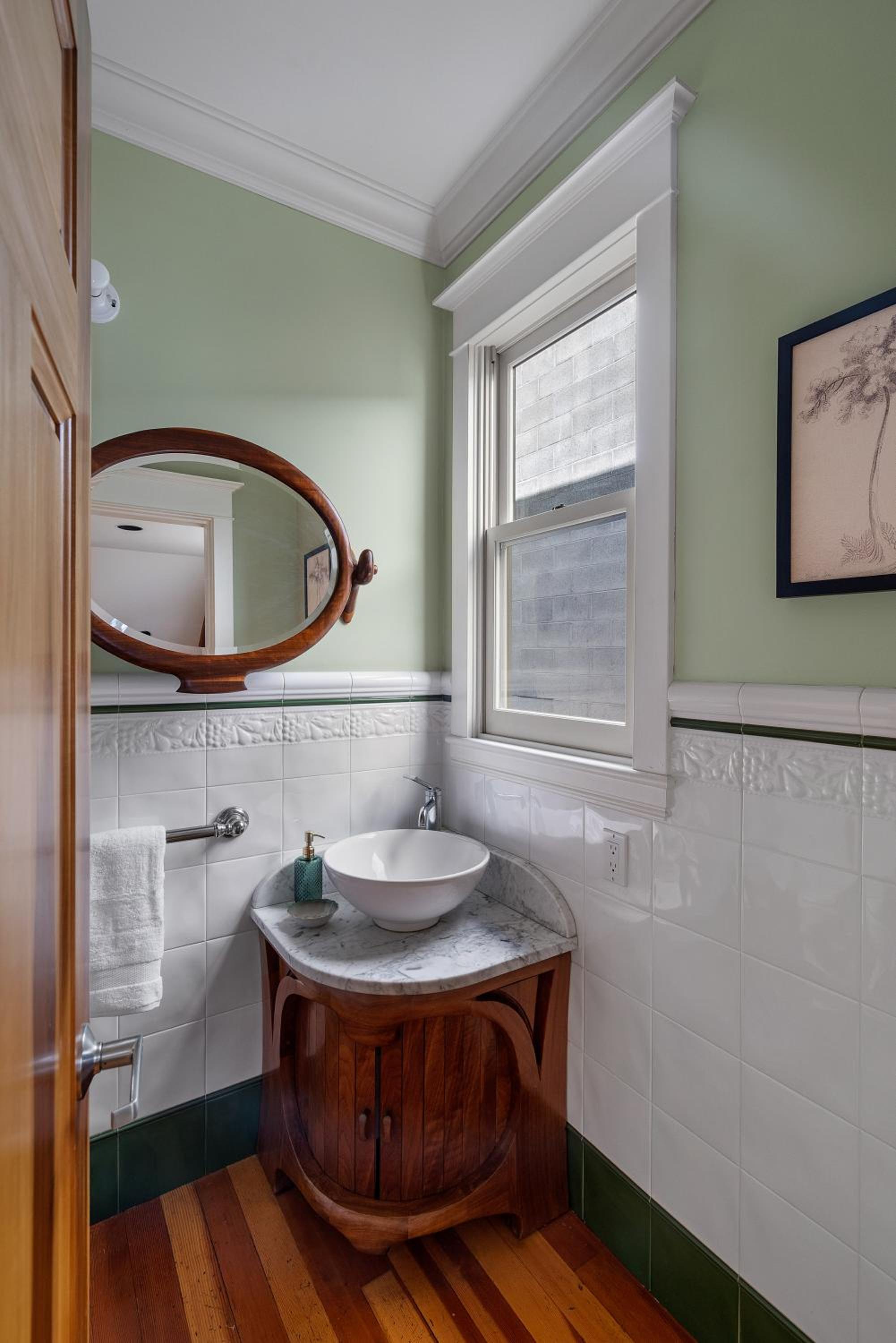 The Vancouver Heritage Home - Mount Pleasant
