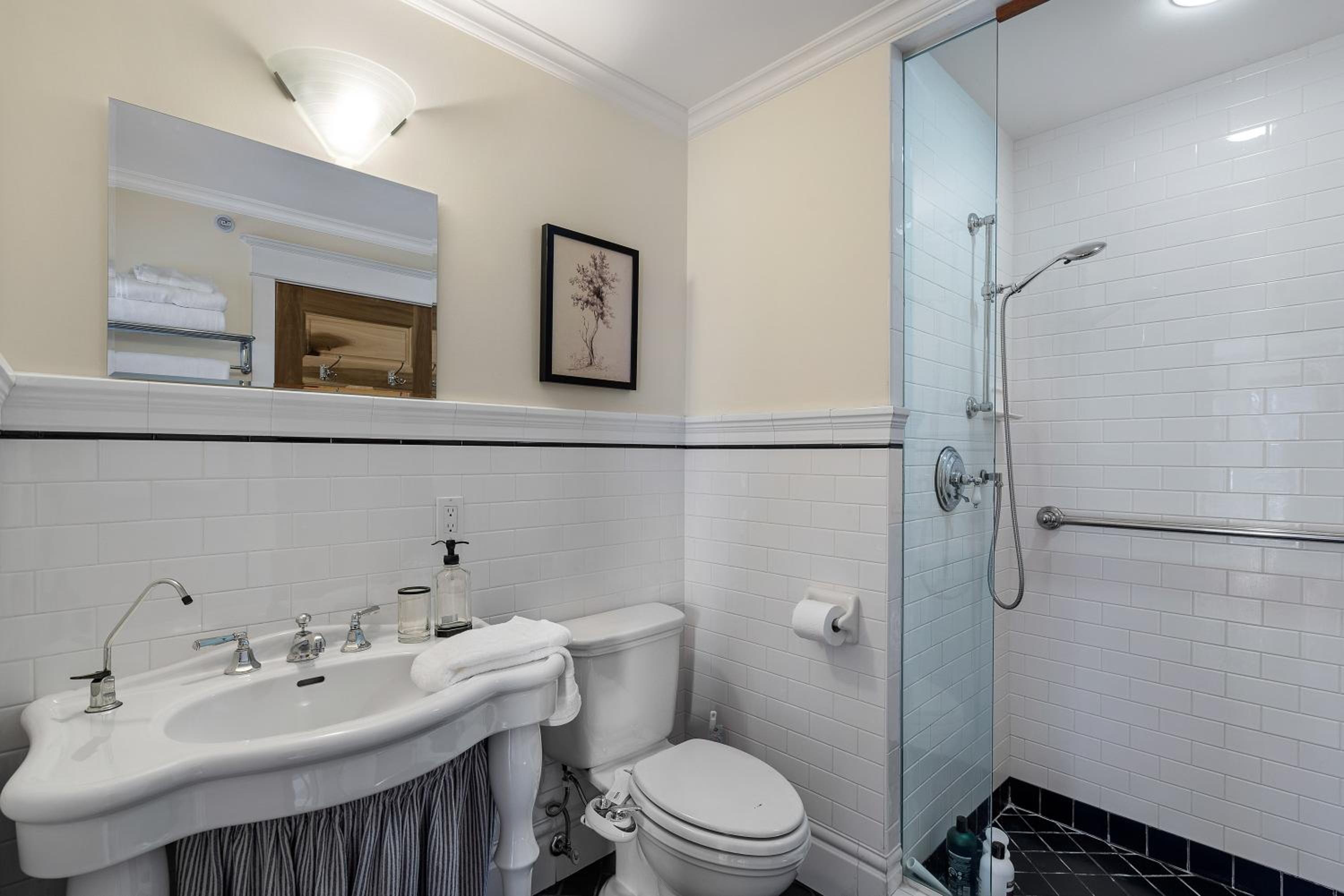 The Vancouver Heritage Home - Mount Pleasant