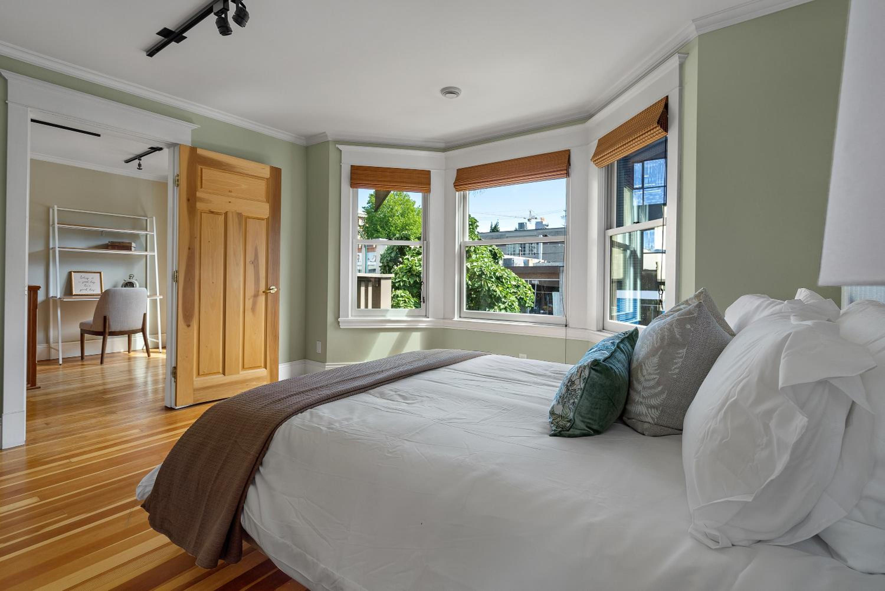 The Vancouver Heritage Home - Mount Pleasant