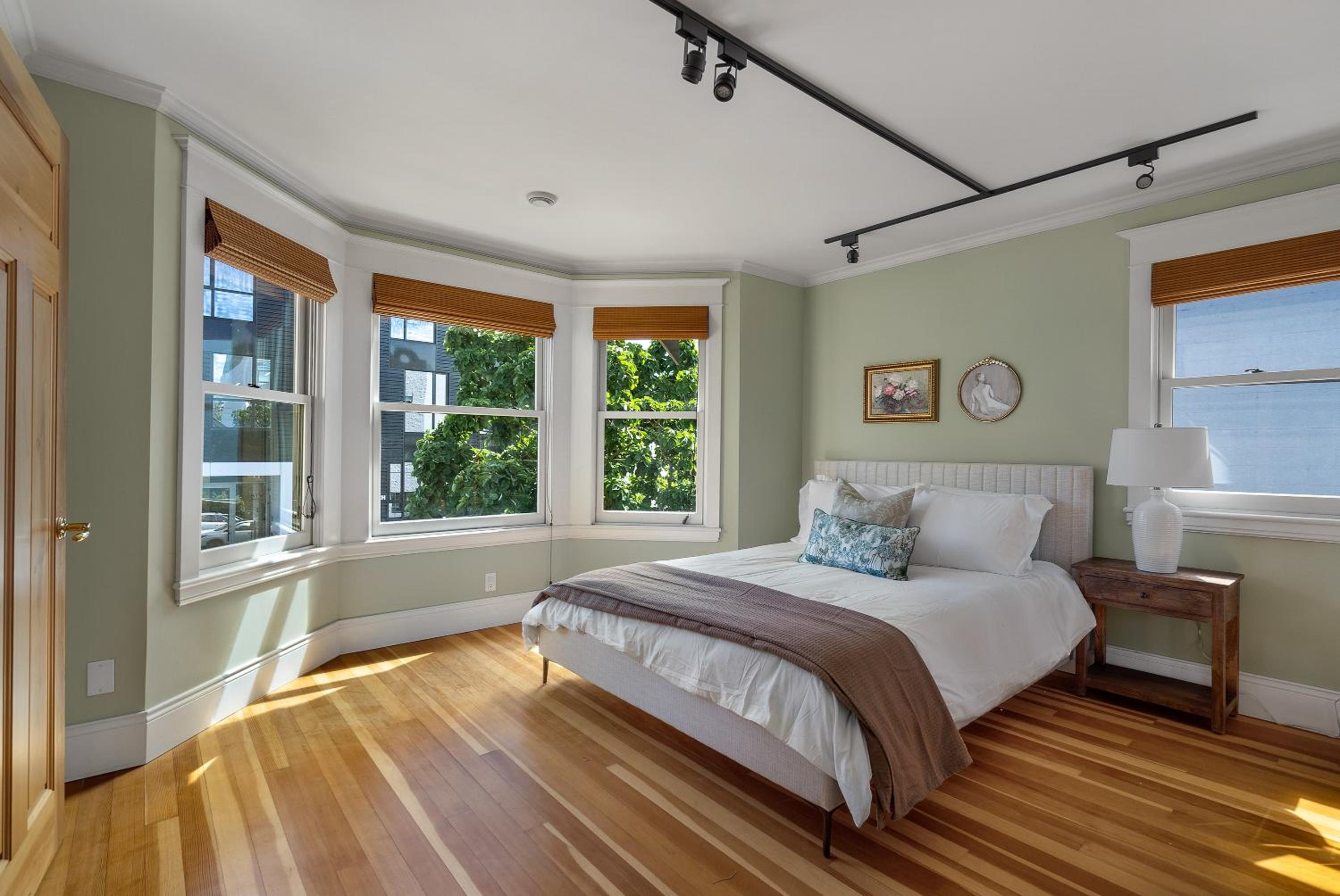 The Vancouver Heritage Home - Mount Pleasant