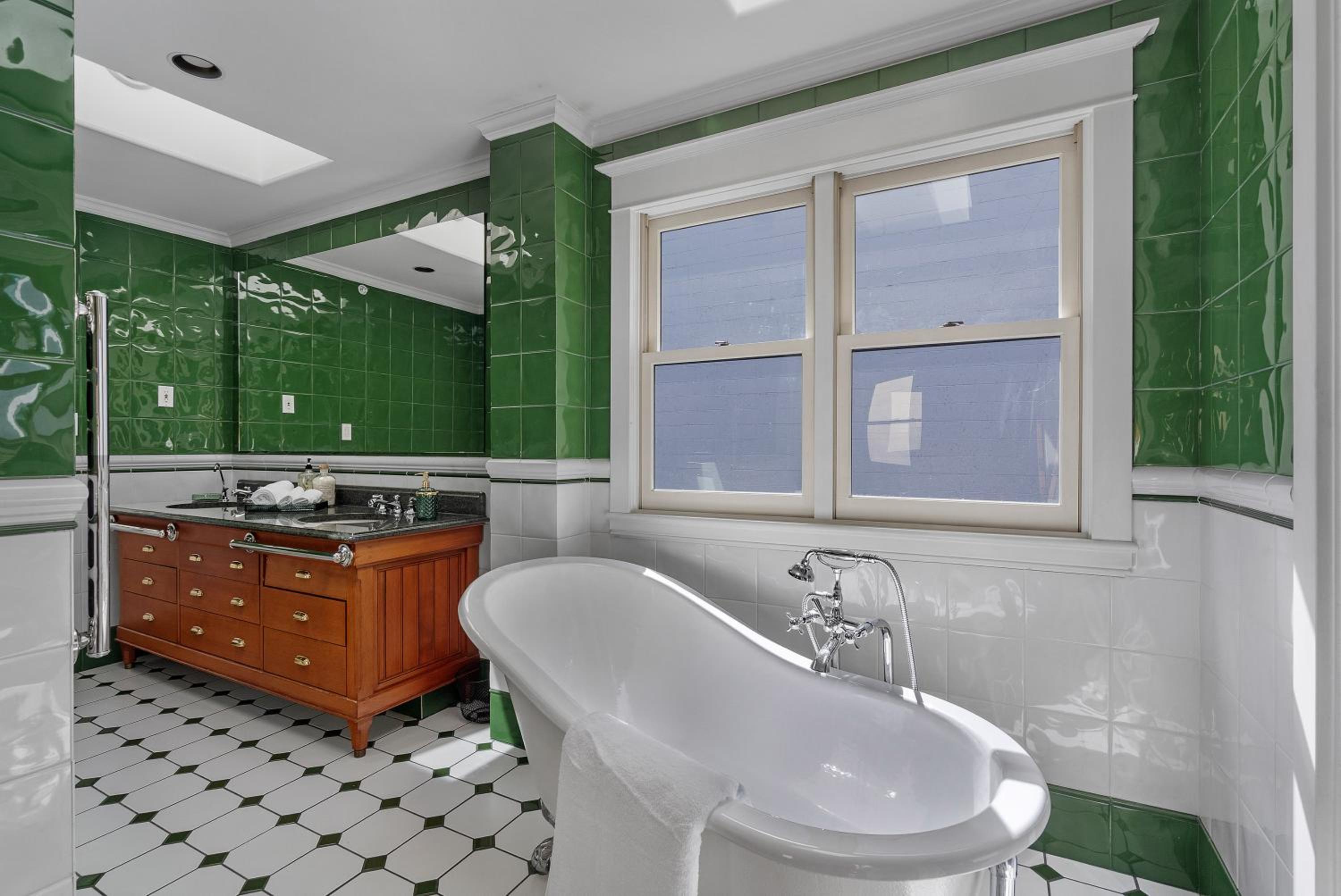 The Vancouver Heritage Home - Mount Pleasant