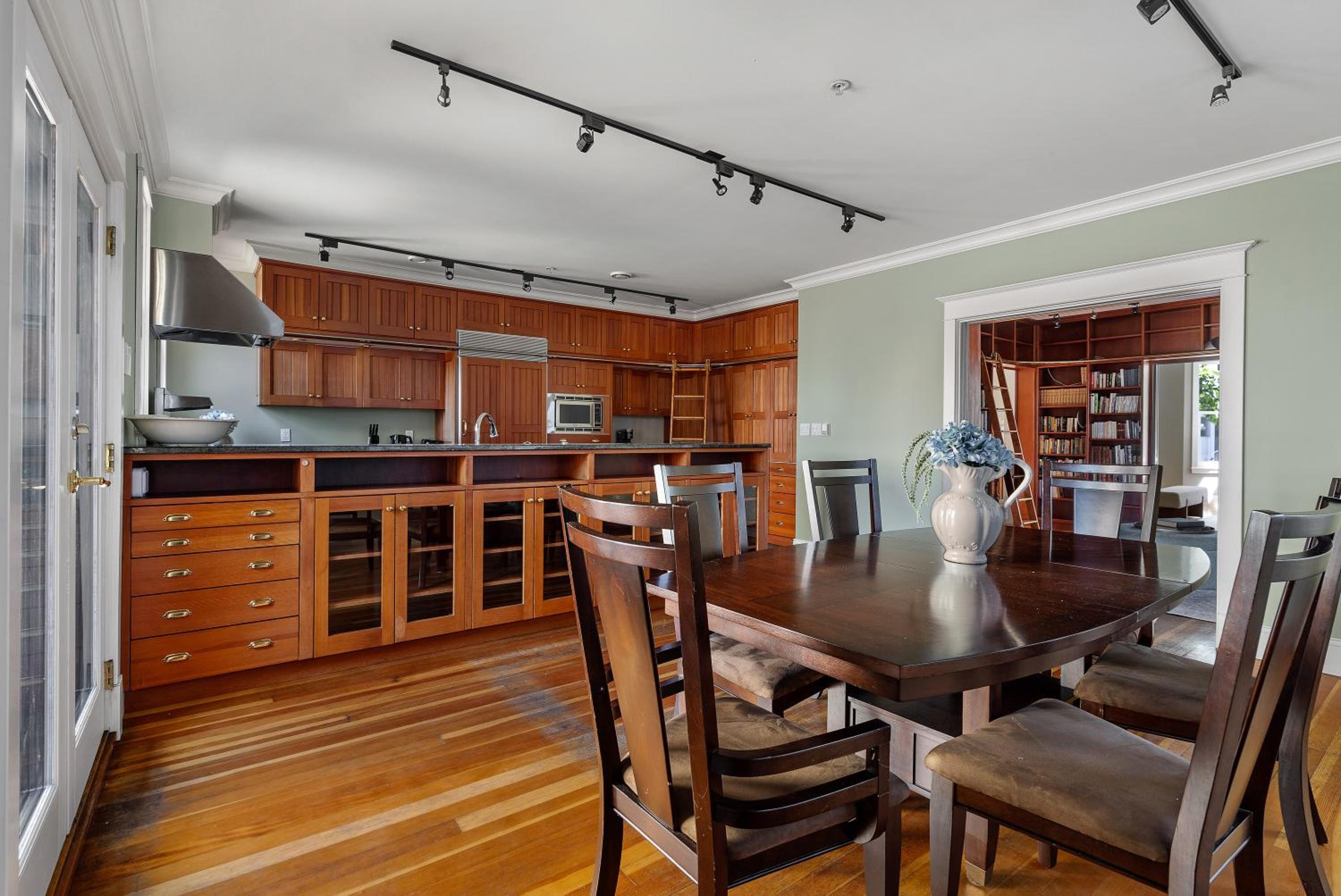 The Vancouver Heritage Home - Mount Pleasant