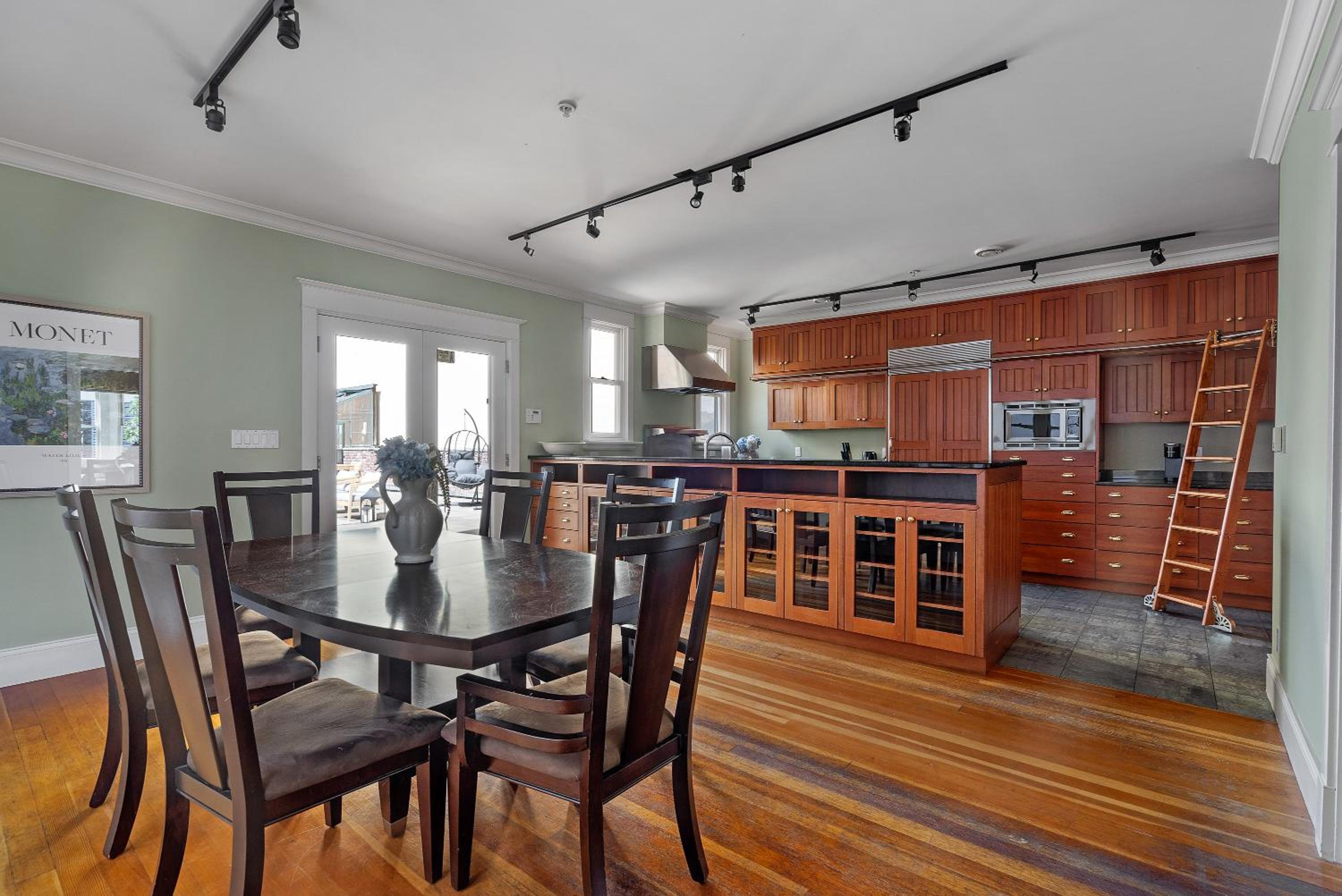 The Vancouver Heritage Home - Mount Pleasant