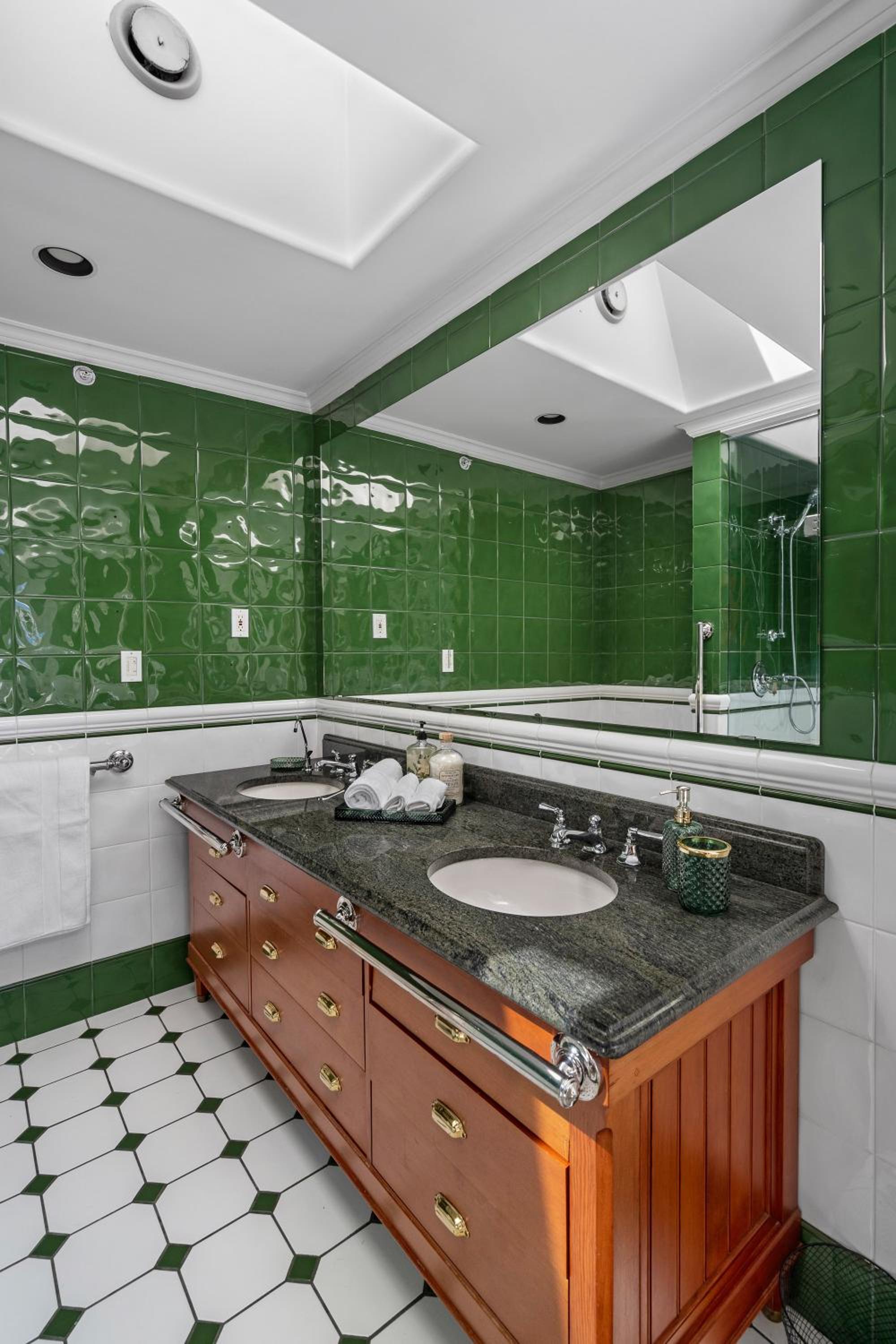 The Vancouver Heritage Home - Mount Pleasant