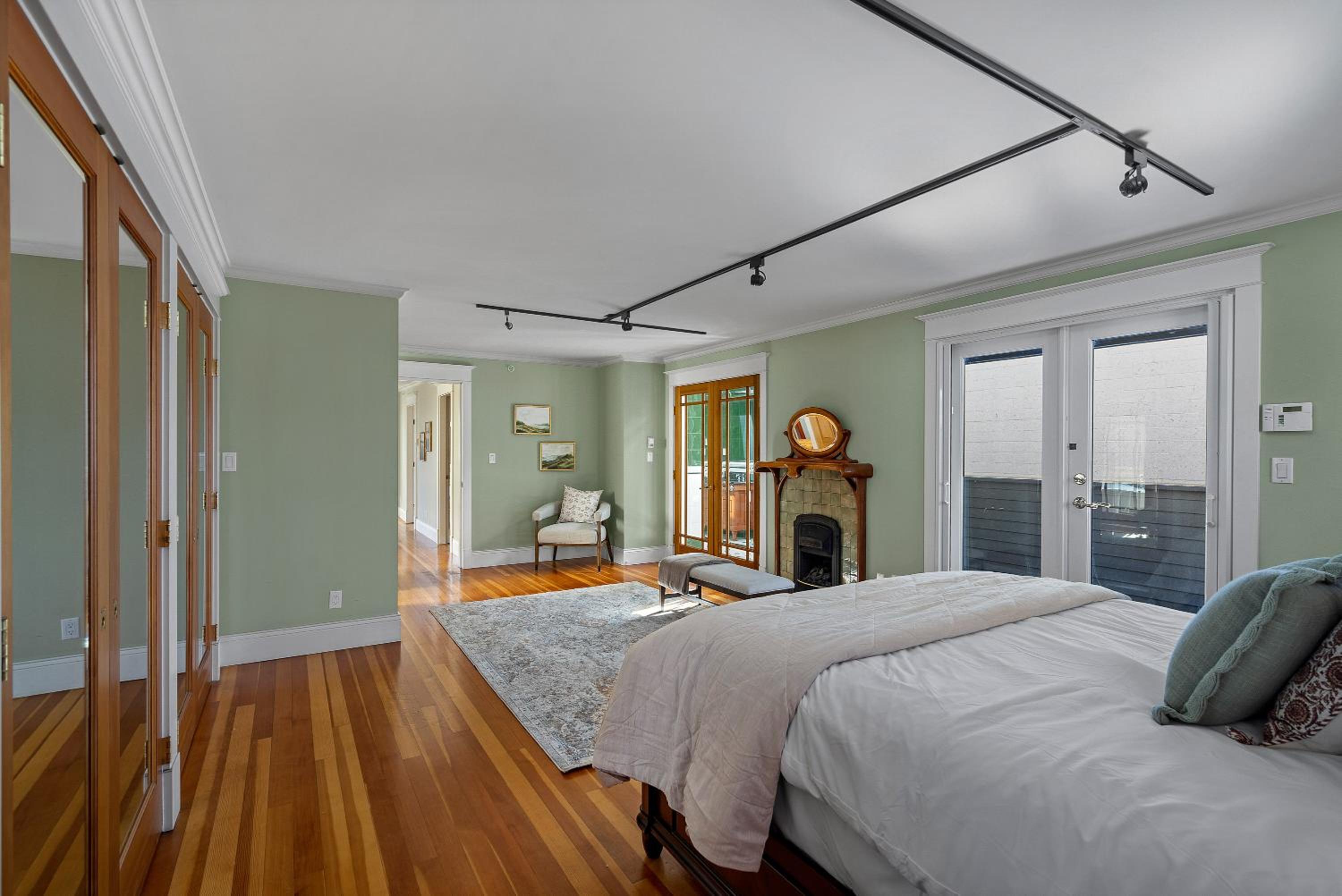 The Vancouver Heritage Home - Mount Pleasant