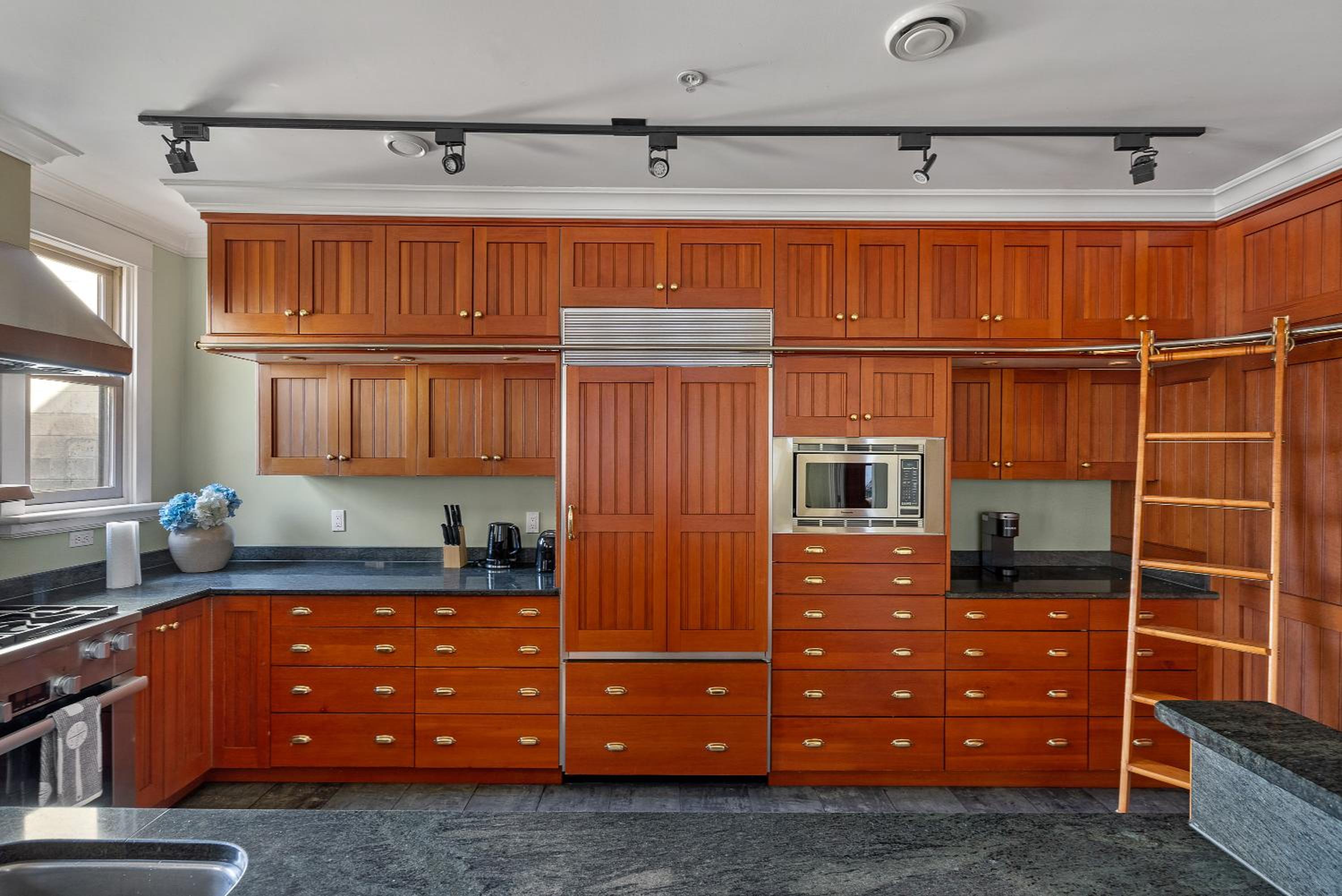 The Vancouver Heritage Home - Mount Pleasant
