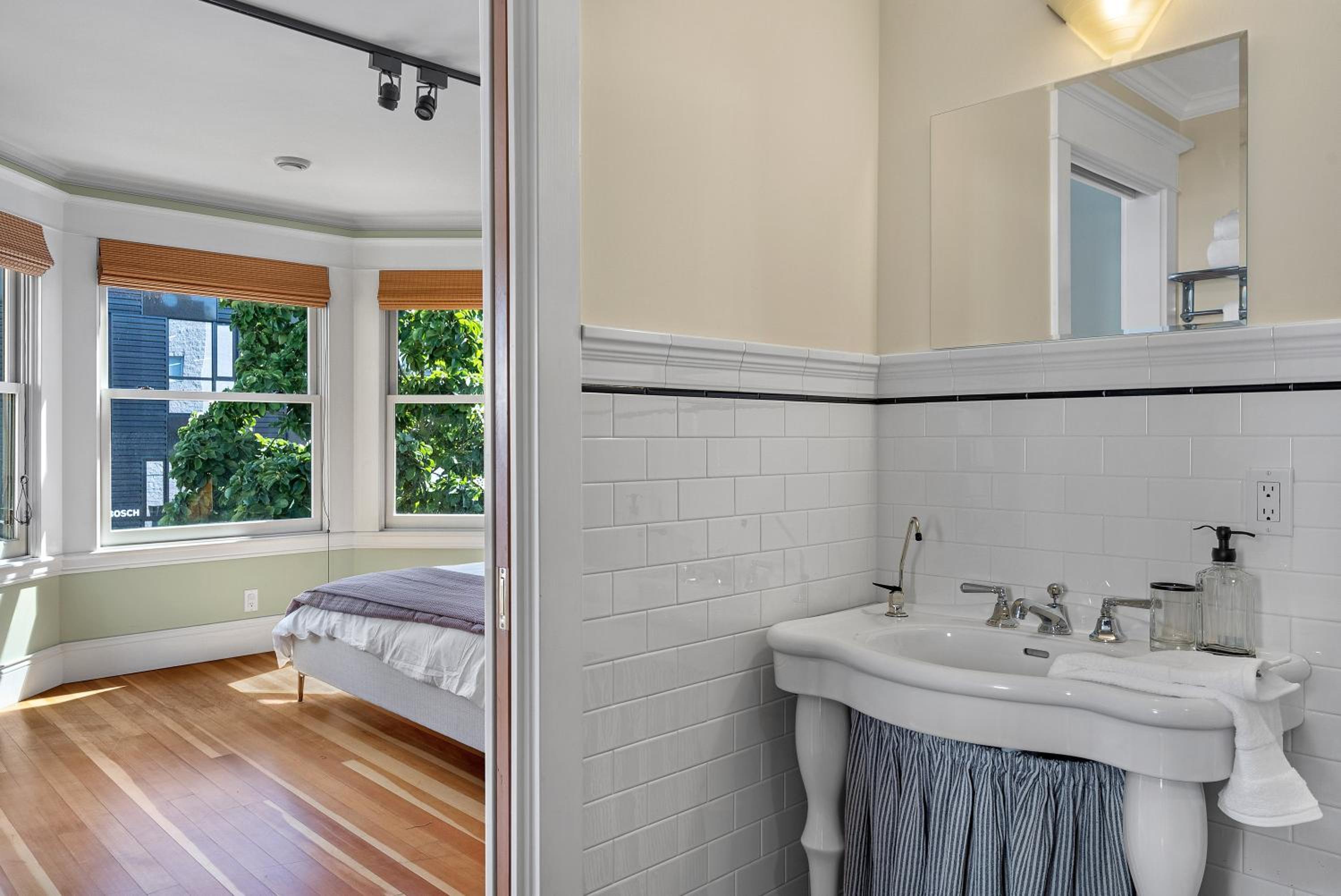 The Vancouver Heritage Home - Mount Pleasant