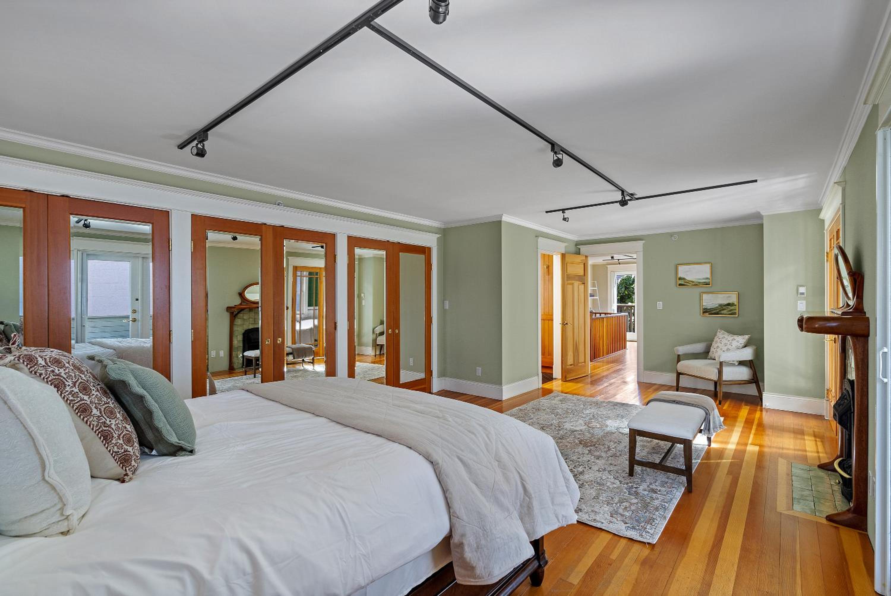 The Vancouver Heritage Home - Mount Pleasant