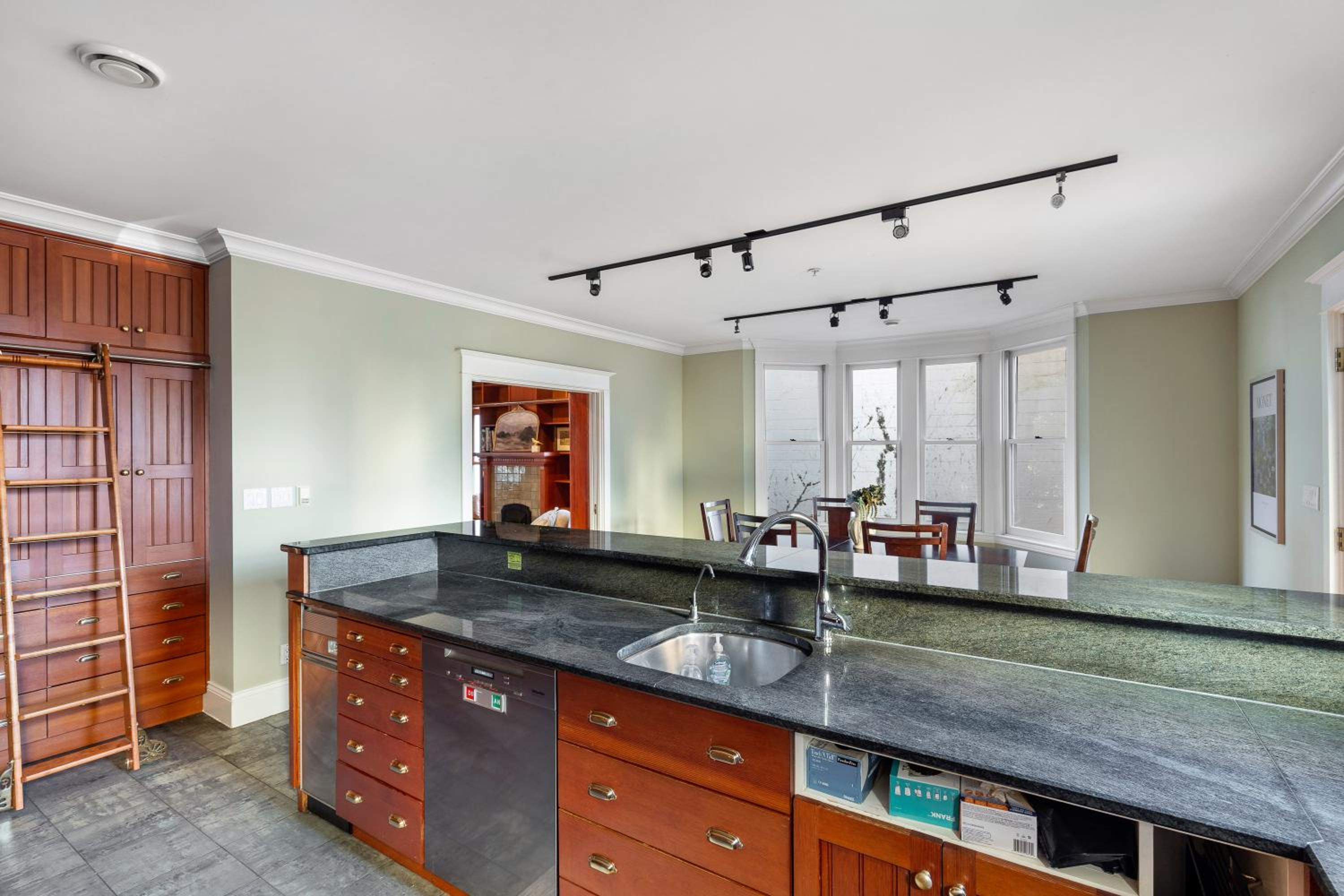 The Vancouver Heritage Home - Mount Pleasant