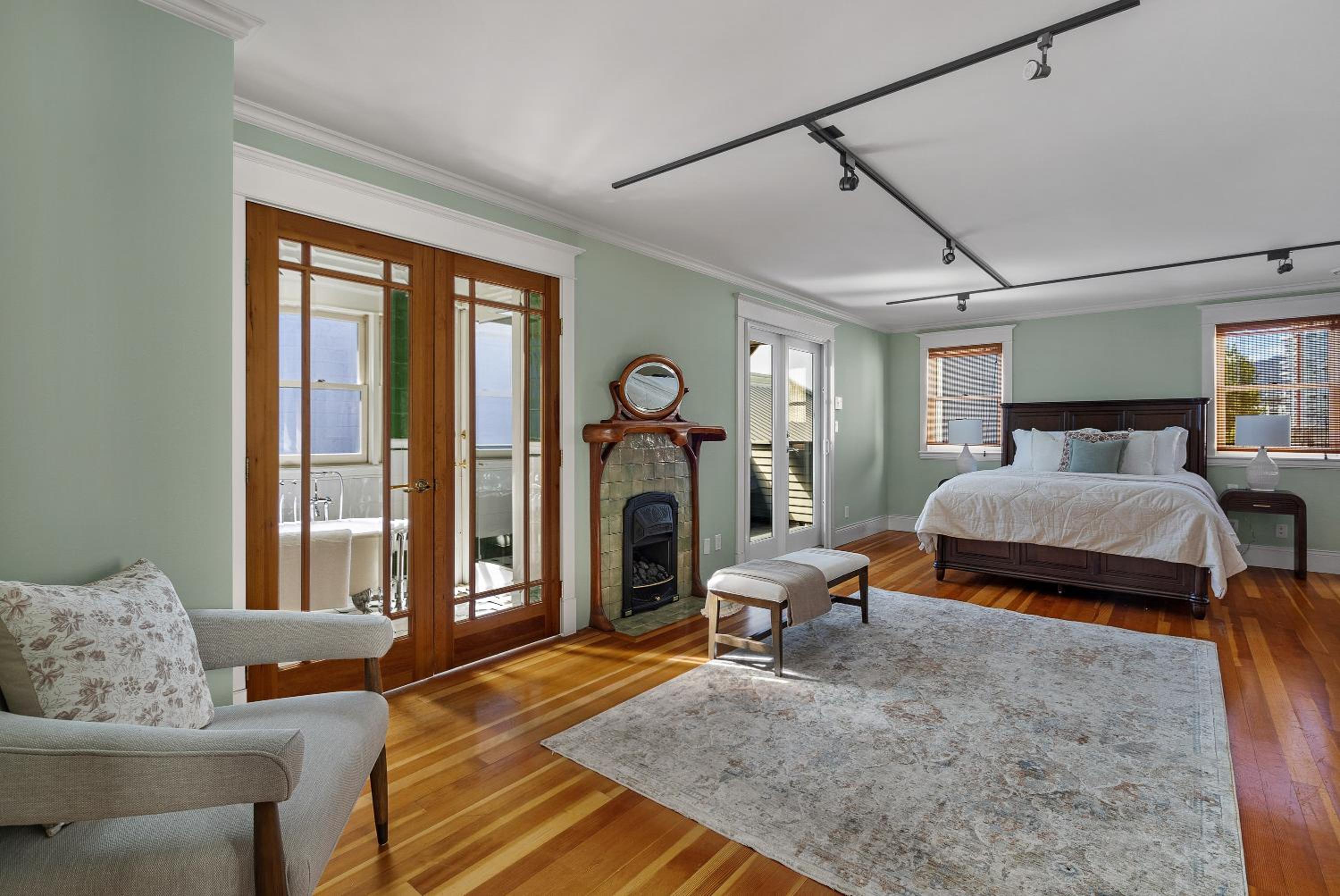 The Vancouver Heritage Home - Mount Pleasant