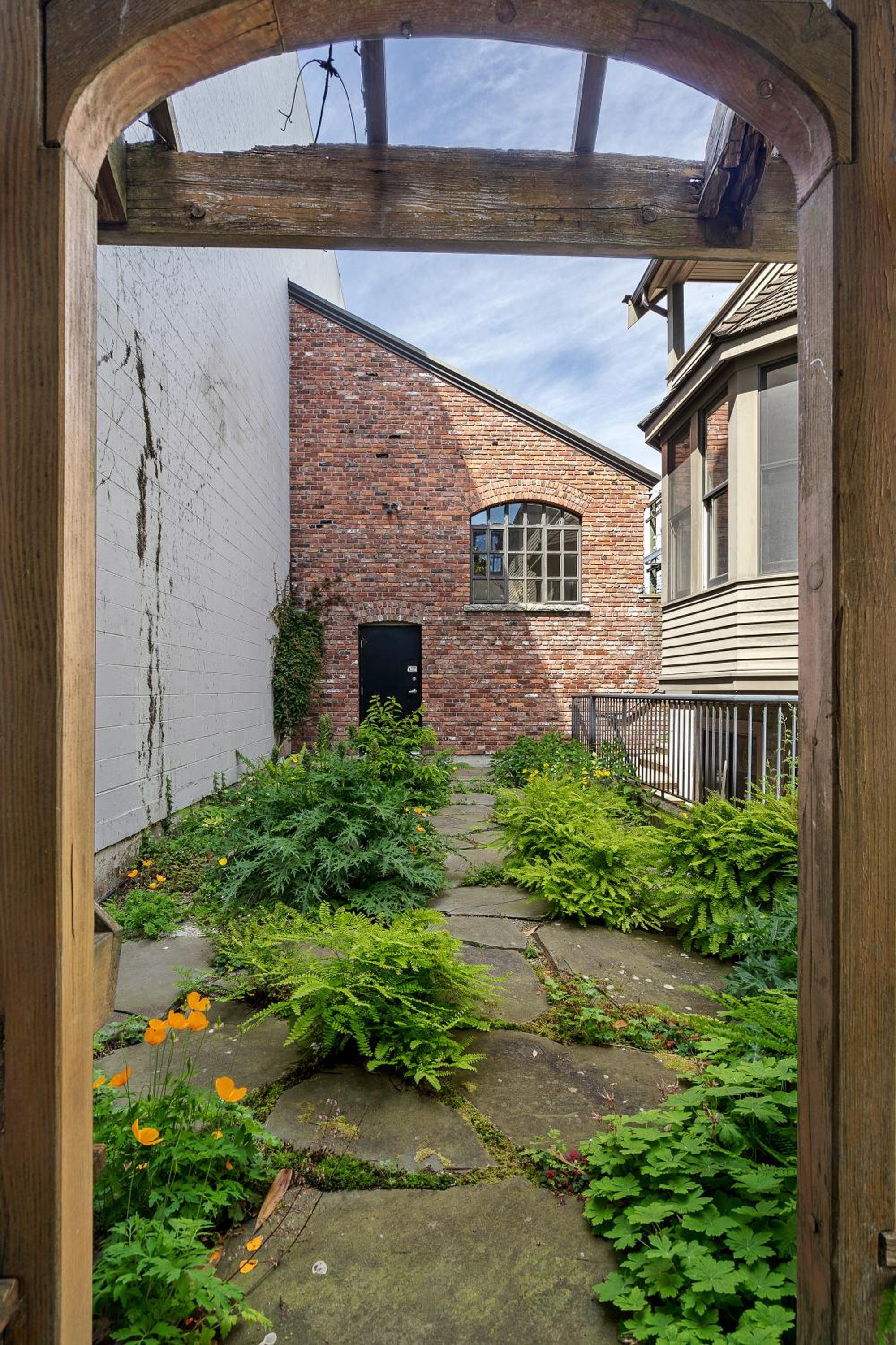 The Vancouver Heritage Home - Mount Pleasant