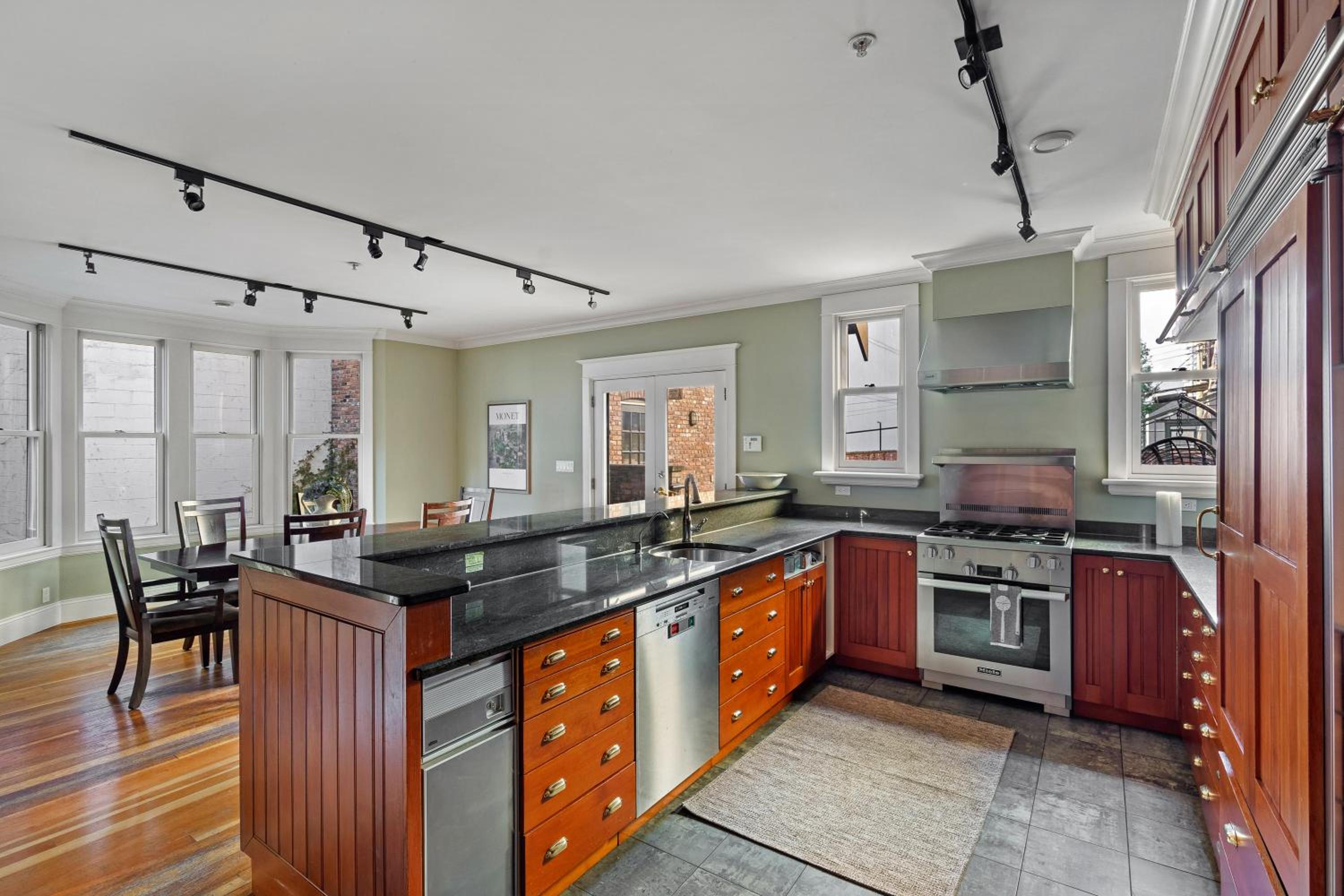 The Vancouver Heritage Home - Mount Pleasant