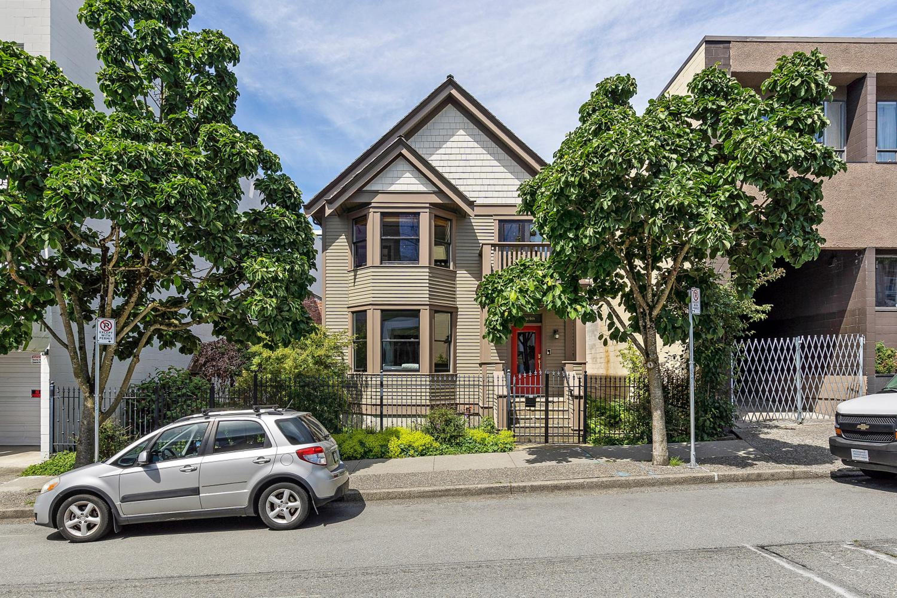 The Vancouver Heritage Home - Mount Pleasant
