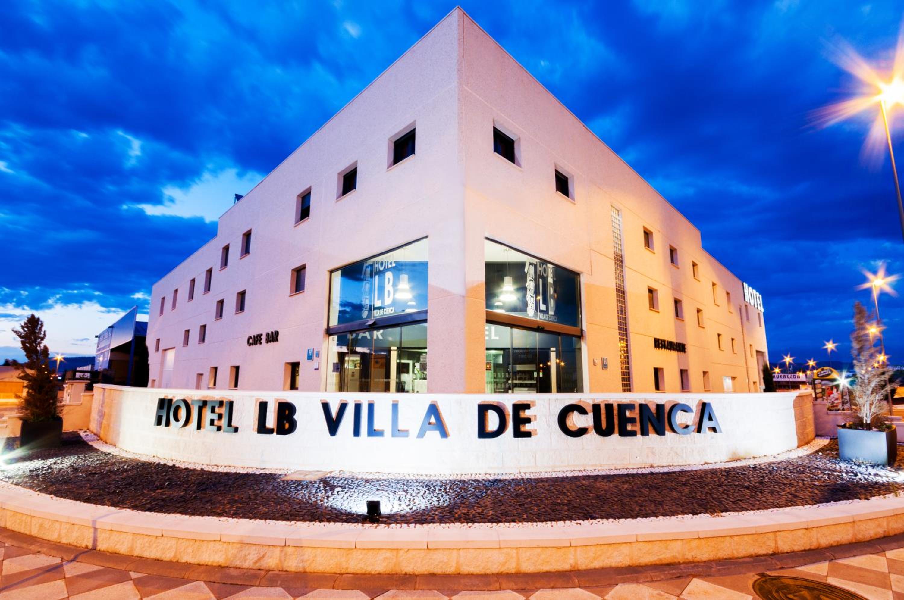 Hotel LB Villa De Cuenca en Cuenca — building