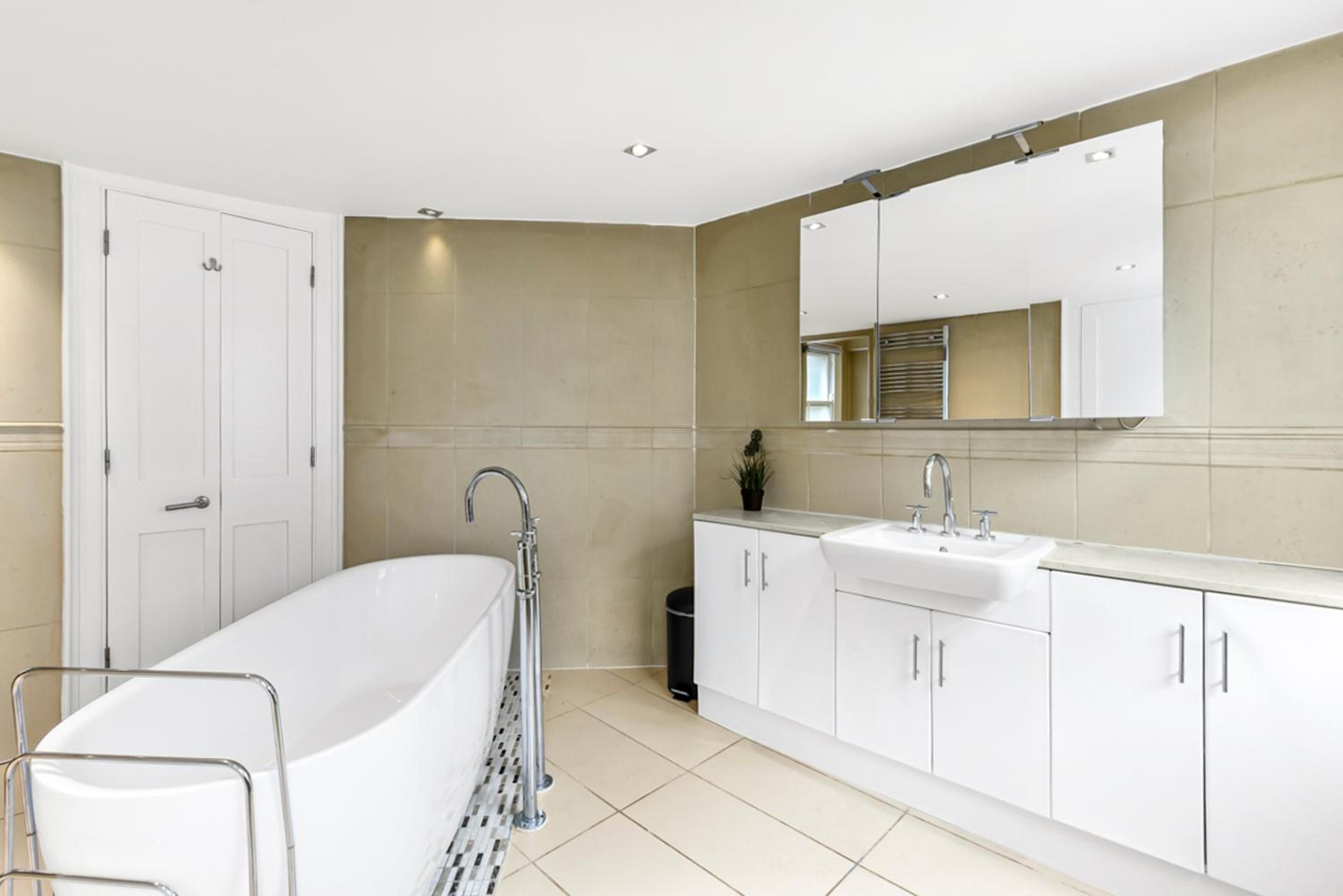 2 Bed House- Piccadilly
